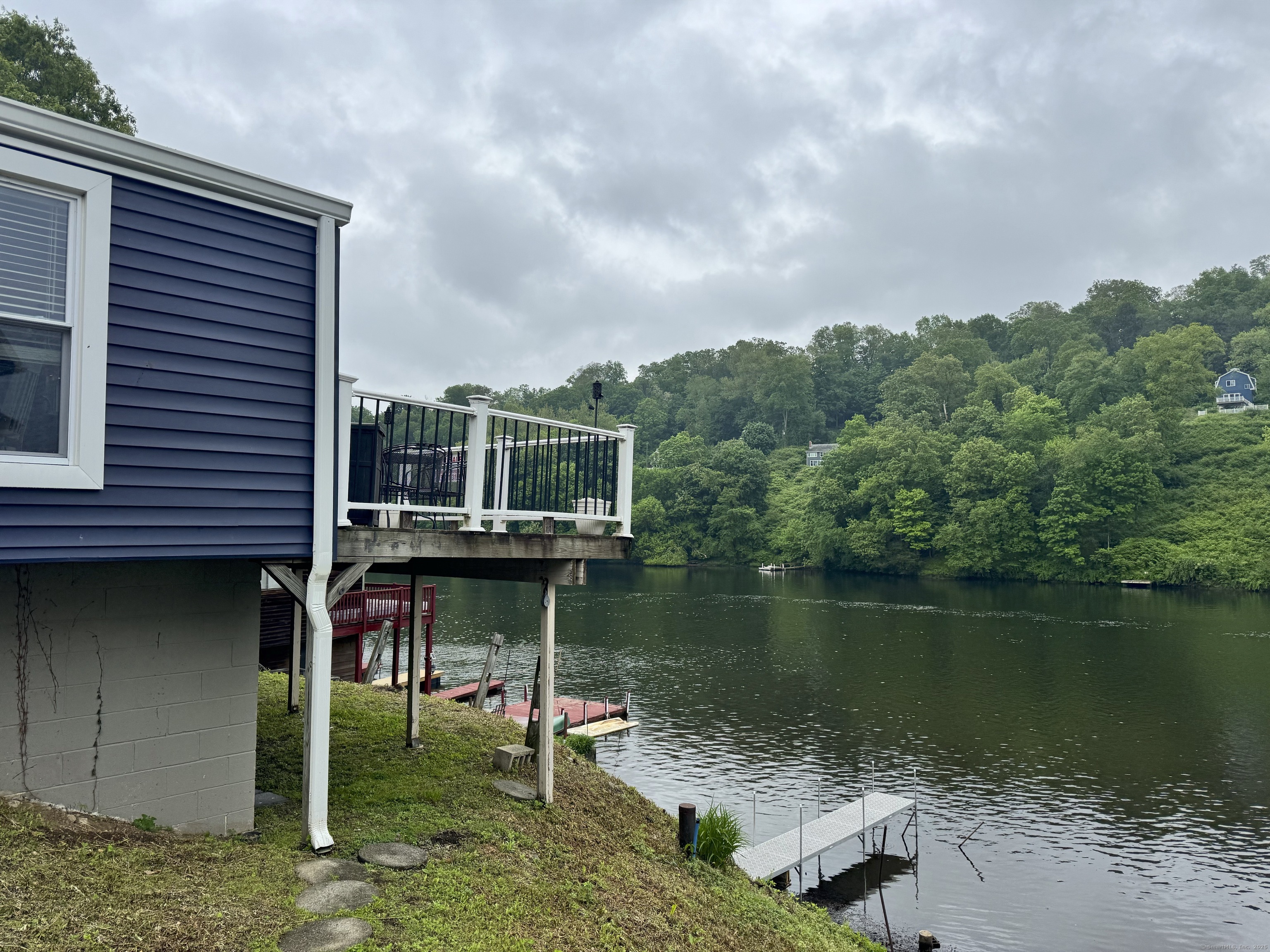 Newtown, Connecticut 06482, United States, 4 Bedrooms Bedrooms, ,3 BathroomsBathrooms,Residential,Active,99022