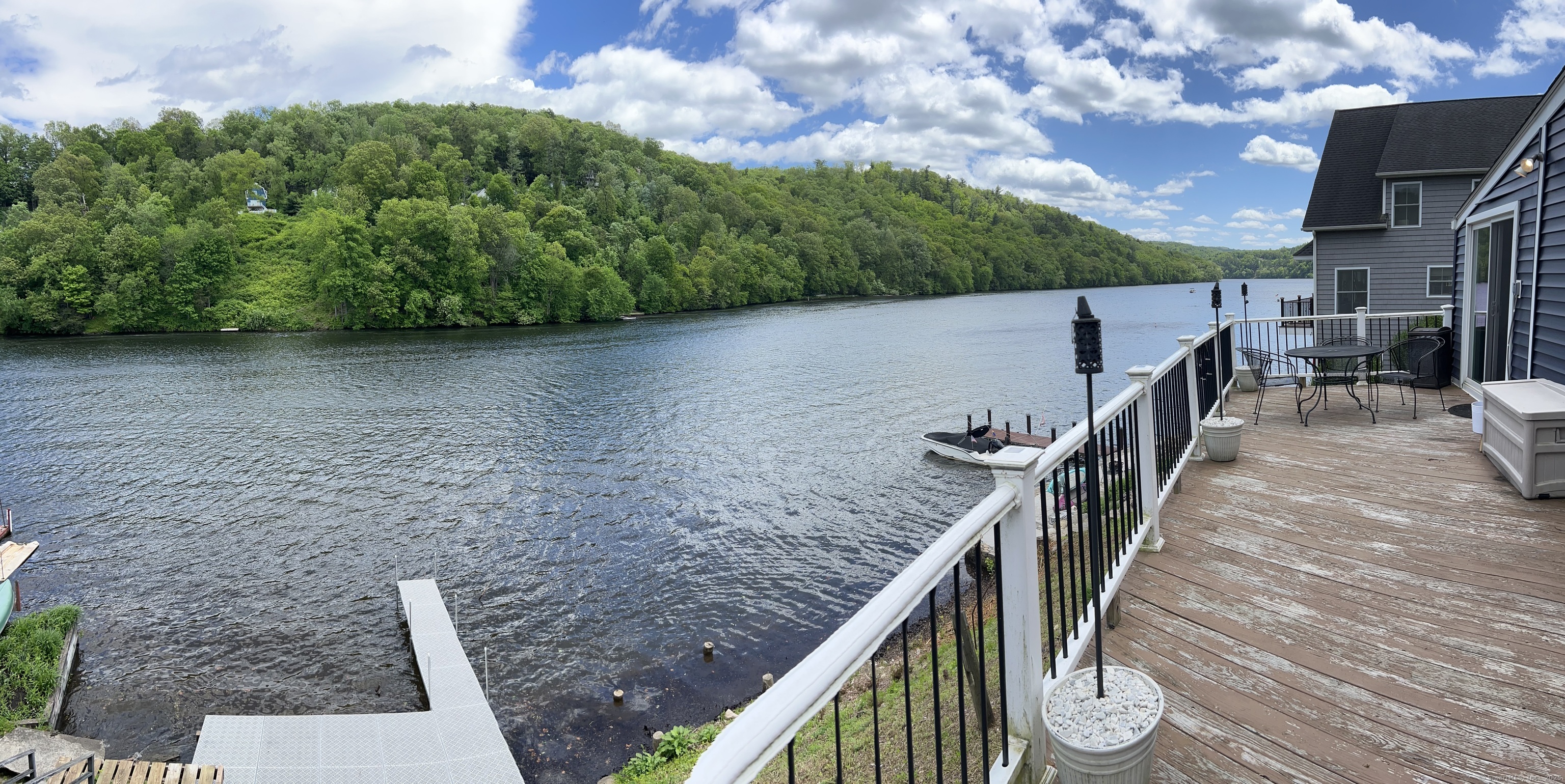 Newtown, Connecticut 06482, United States, 4 Bedrooms Bedrooms, ,3 BathroomsBathrooms,Residential,Active,99022