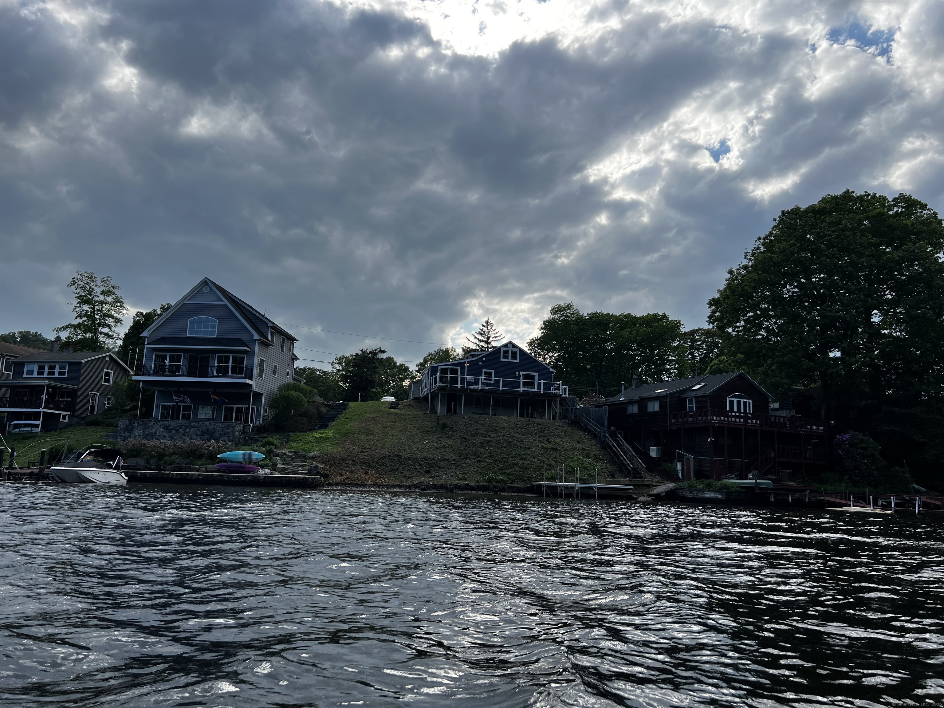 Newtown, Connecticut 06482, United States, 4 Bedrooms Bedrooms, ,3 BathroomsBathrooms,Residential,Active,99022