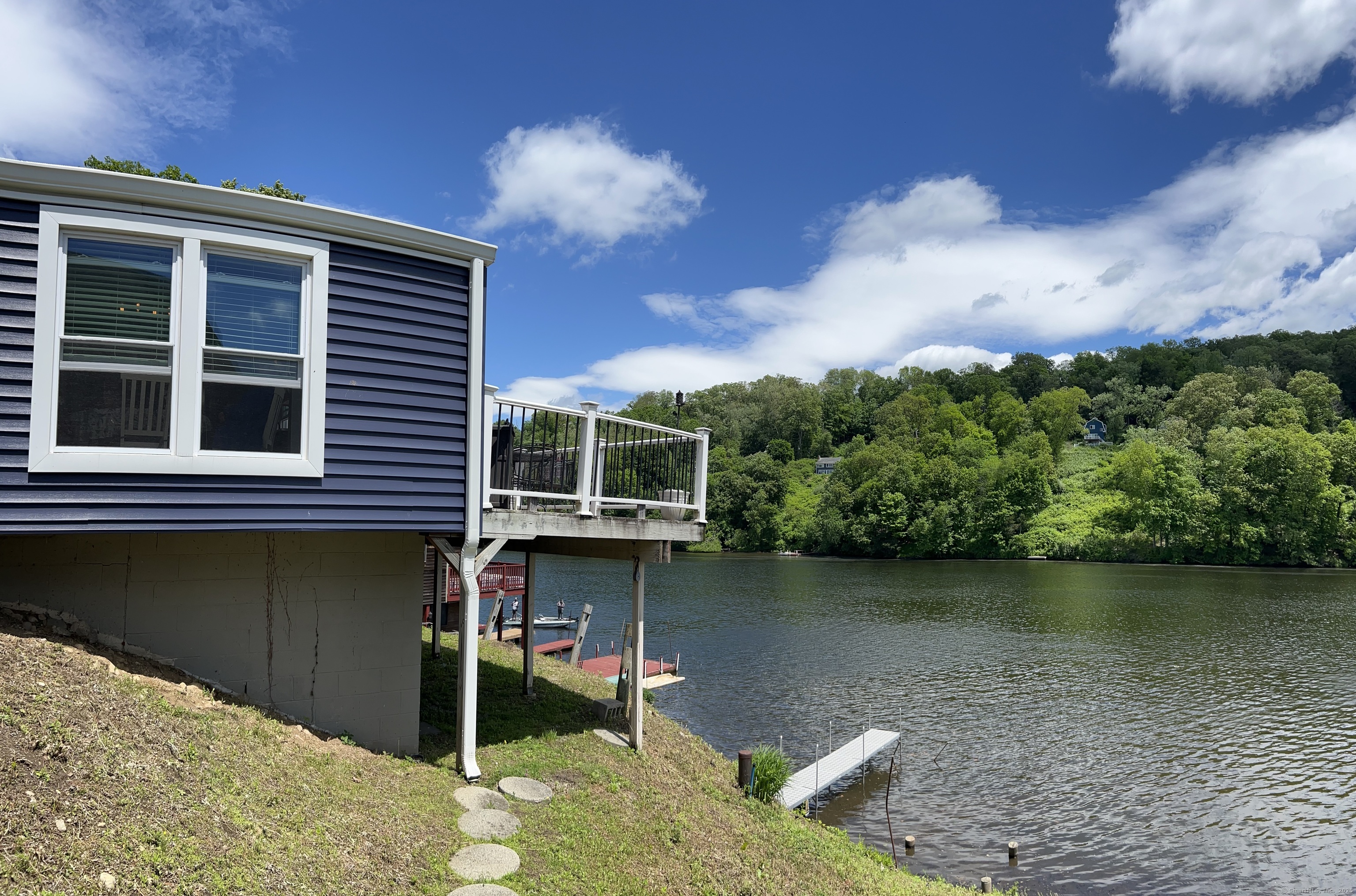 Newtown, Connecticut 06482, United States, 4 Bedrooms Bedrooms, ,3 BathroomsBathrooms,Residential,Active,99022