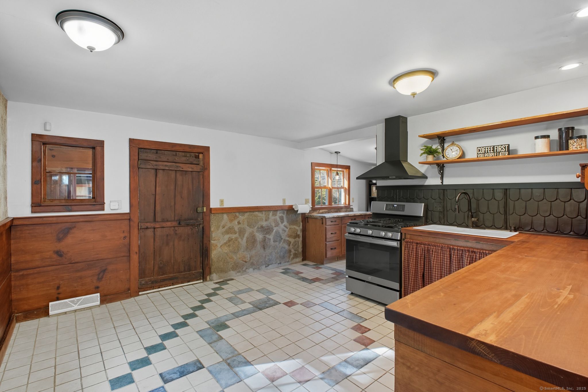 Hartland, Connecticut 06027, United States, 3 Bedrooms Bedrooms, ,2 BathroomsBathrooms,Residential,Pending,211983