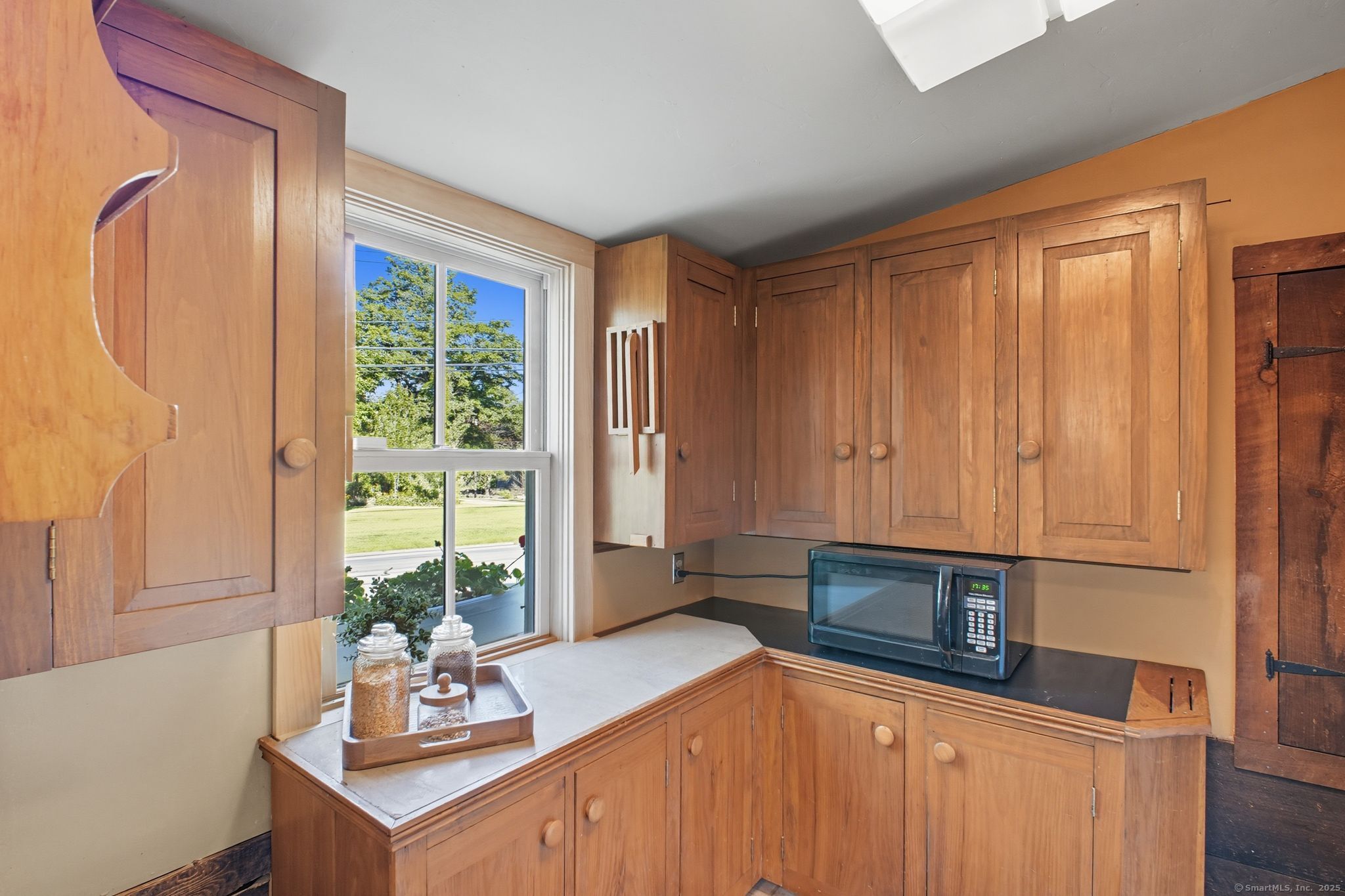 Hartland, Connecticut 06027, United States, 3 Bedrooms Bedrooms, ,2 BathroomsBathrooms,Residential,Pending,211983