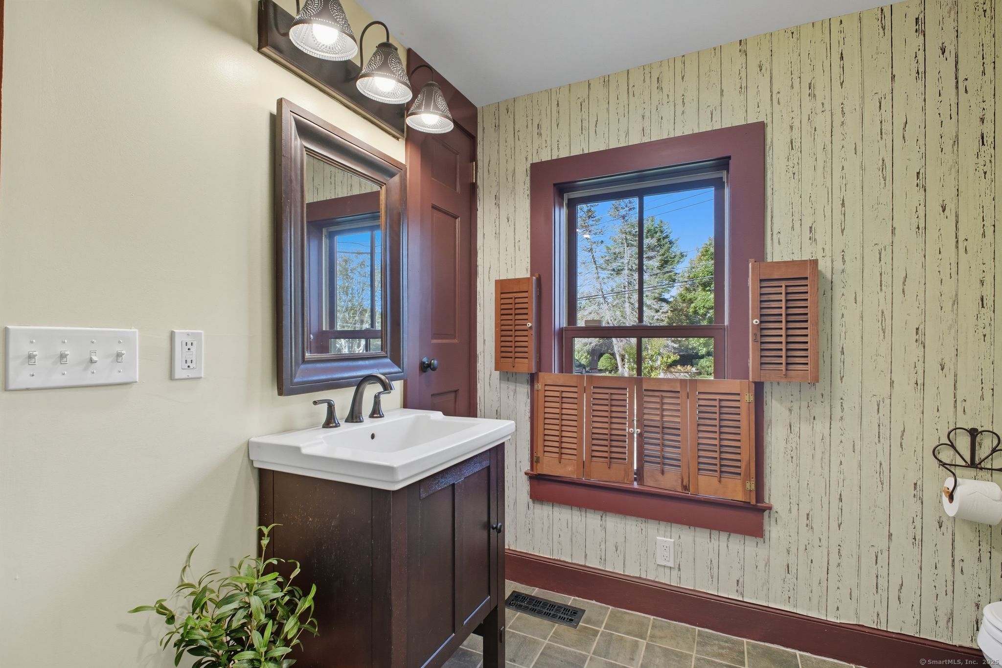 Hartland, Connecticut 06027, United States, 3 Bedrooms Bedrooms, ,2 BathroomsBathrooms,Residential,Pending,211983