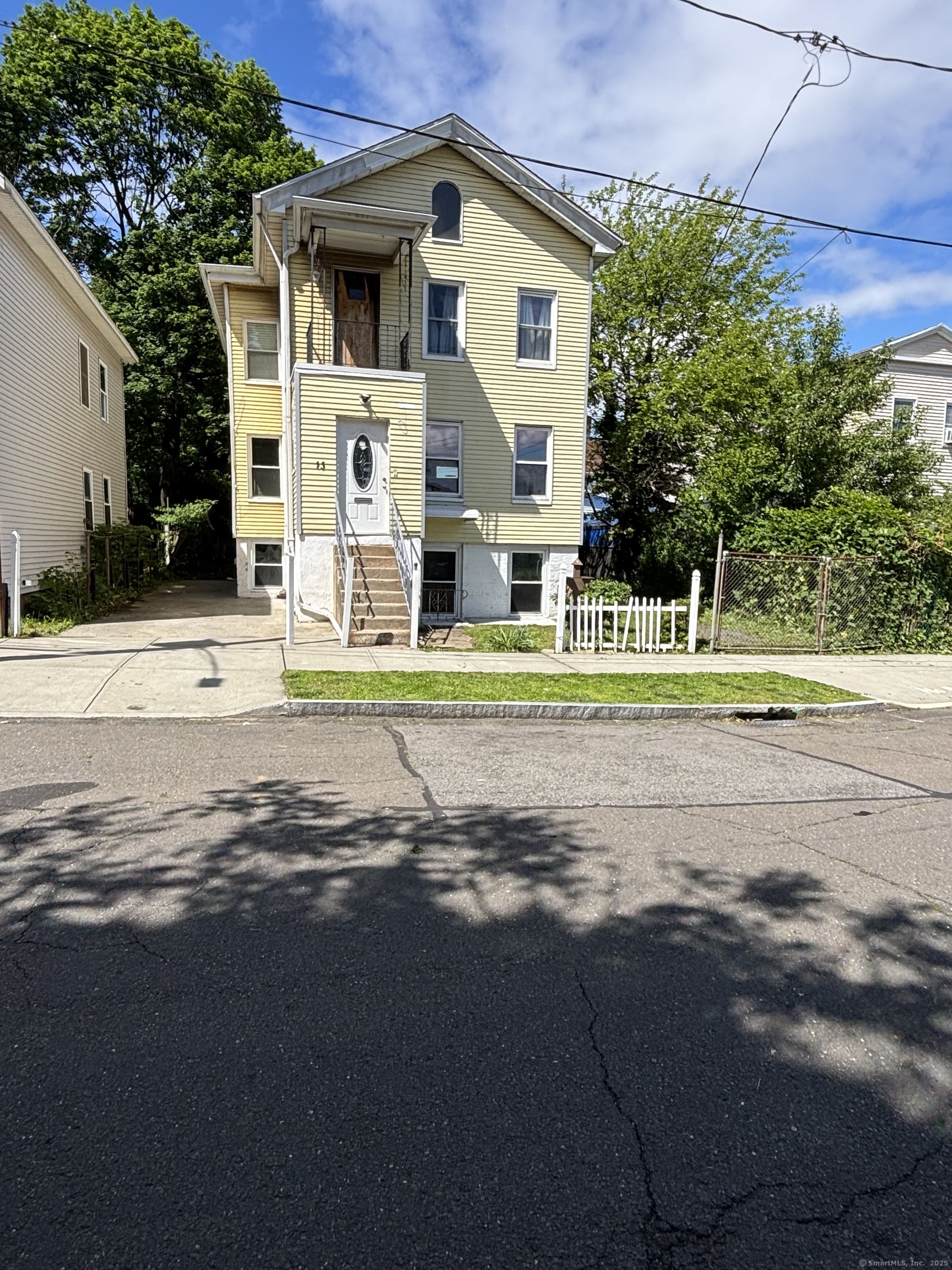 Rental Property at Walnut Street 1, New Haven, Connecticut - Bedrooms: 3 
Bathrooms: 1 
Rooms: 6  - $1,950 MO.