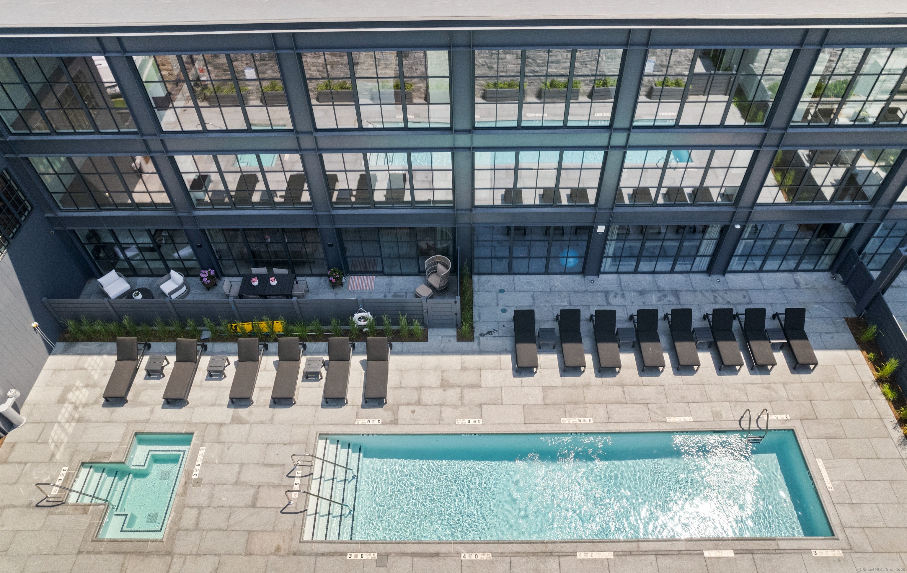 41 Richmondville Avenue 303