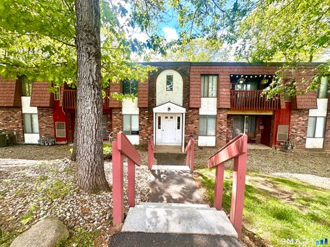 Photo of 15 Woodsedge Drive #4C, Newington, CT 06111 (MLS # 24175718)