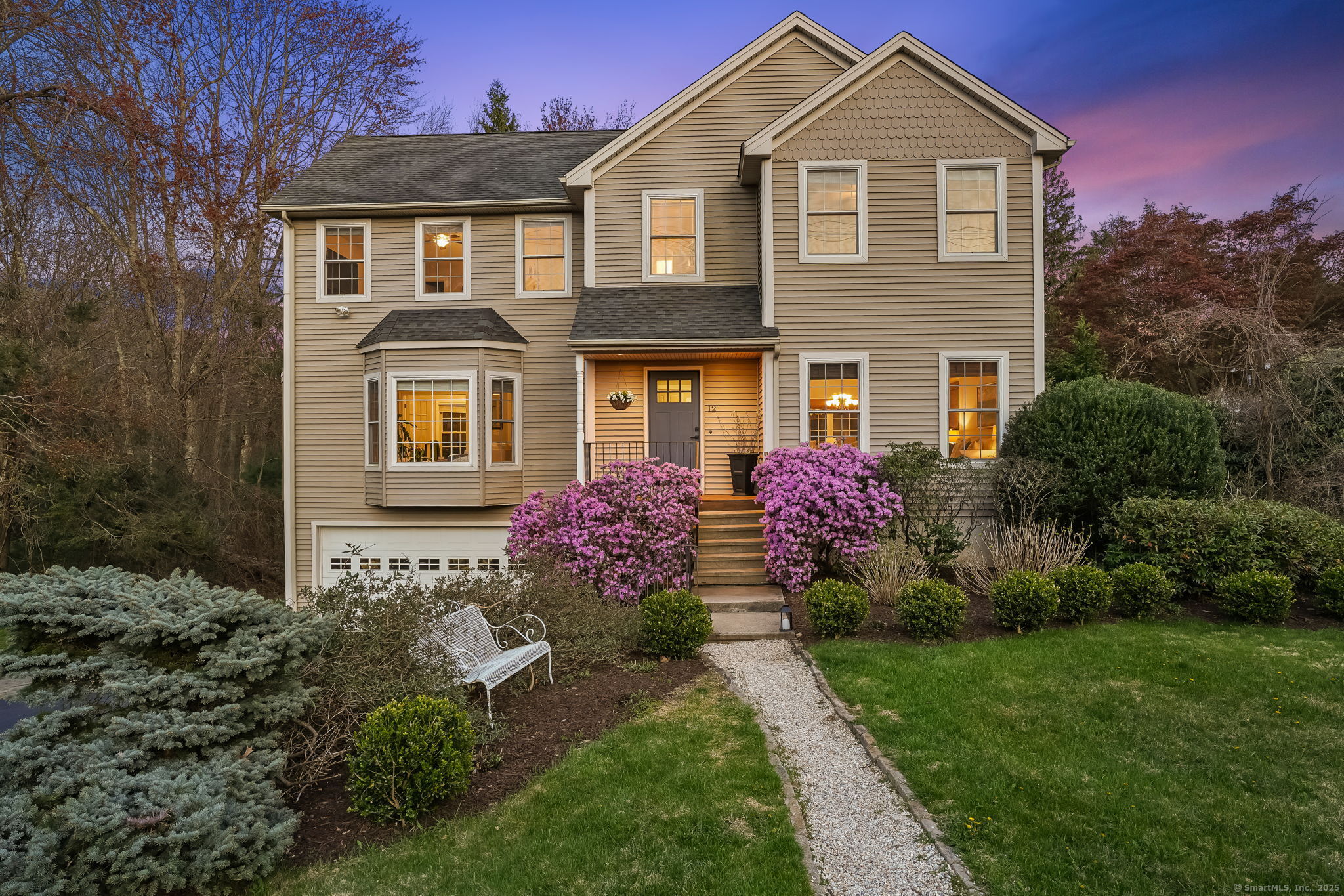 Canoe Brook Road, Trumbull, Connecticut - 4 Bedrooms  
3 Bathrooms  
9 Rooms - 