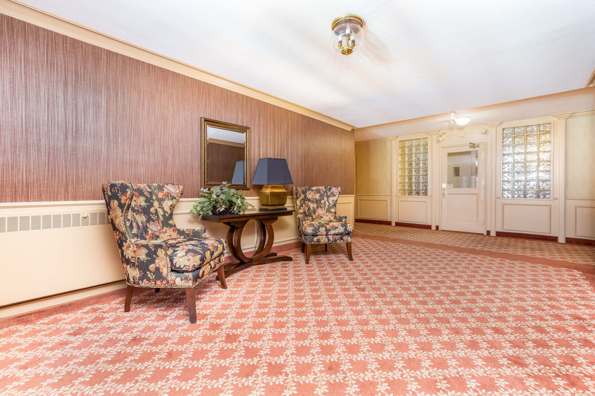 869 Farmington Avenue APT 305