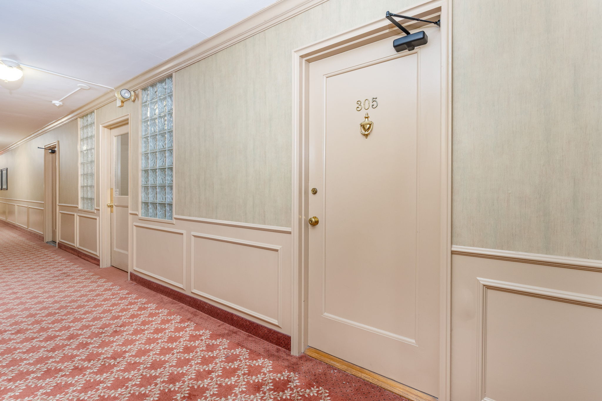 869 Farmington Avenue APT 305