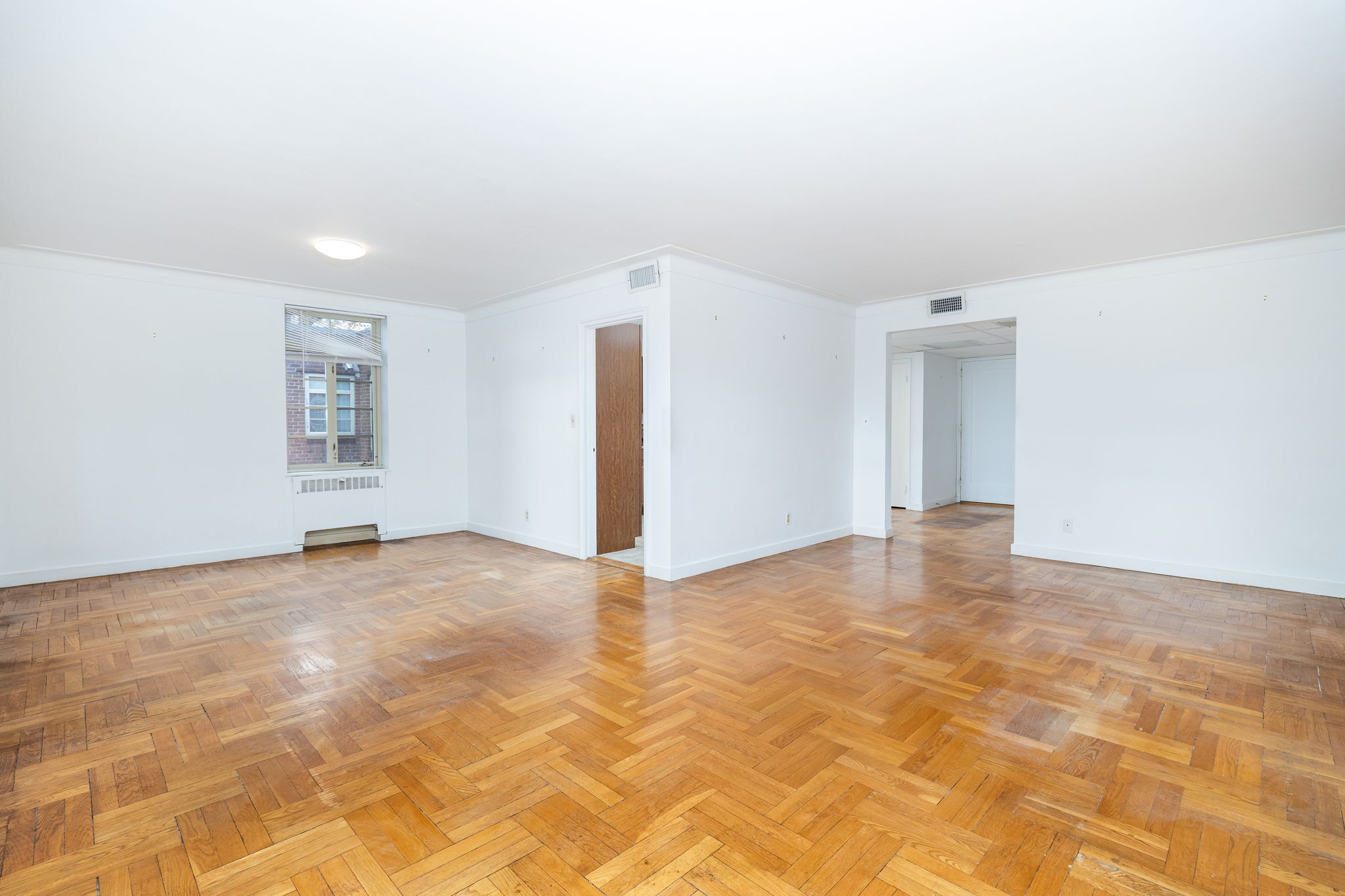 869 Farmington Avenue APT 305