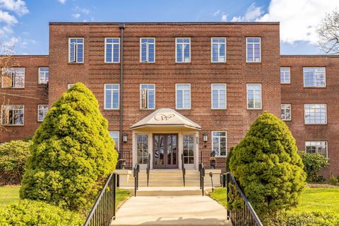 869 Farmington Avenue APT 305 West Hartford CT 06119