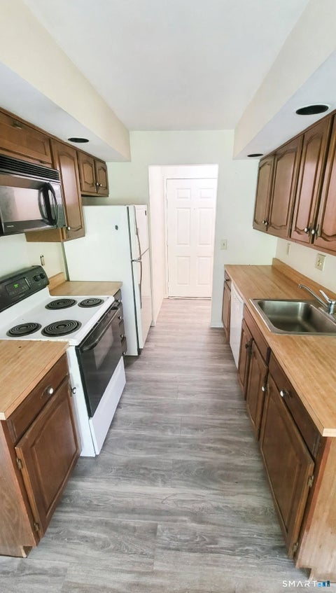 Tiny photo for 5 Essex Court #5, Brookfield, CT 06804 (MLS # 24203318)