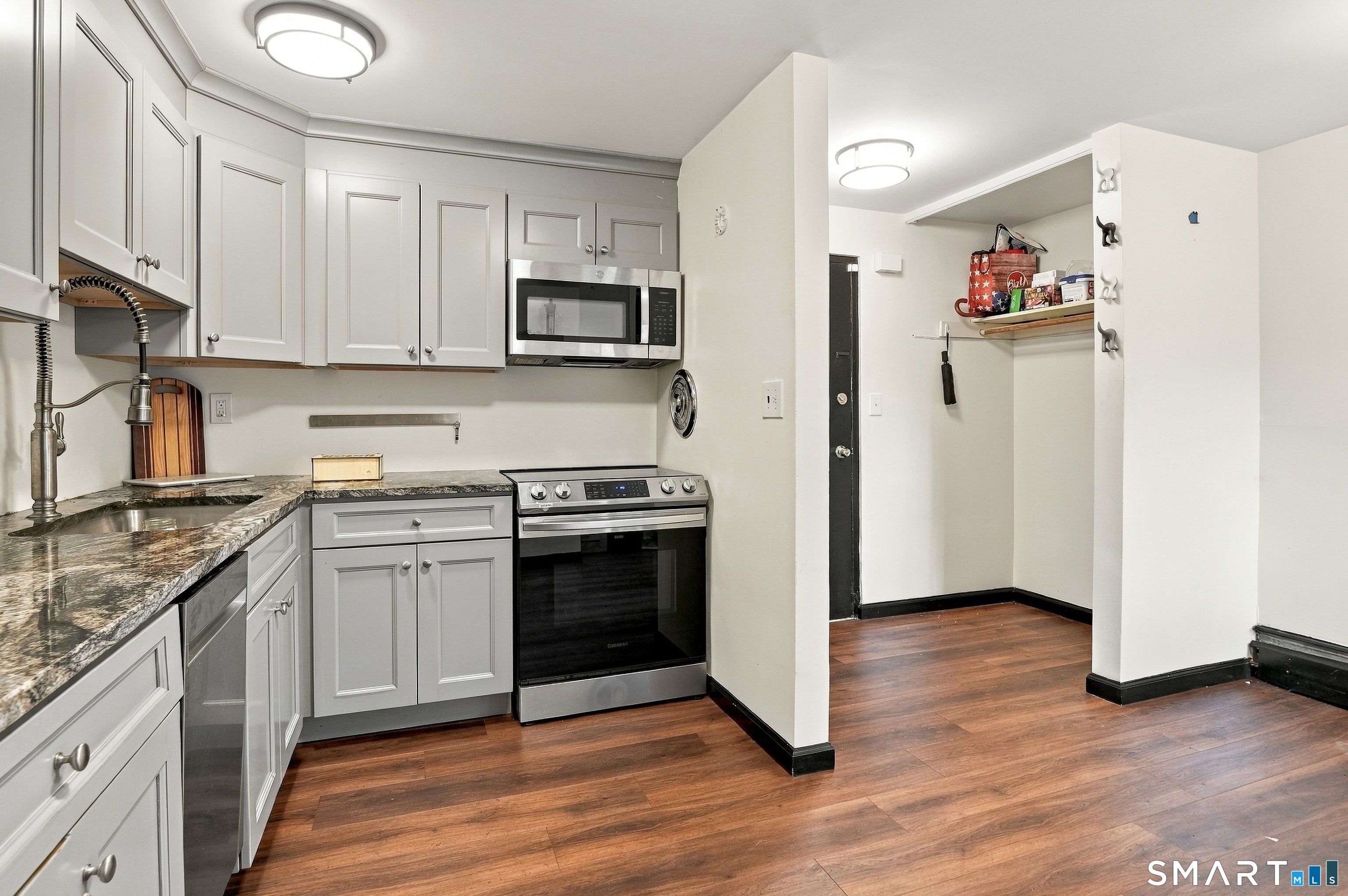 108 Oakwood Avenue T4