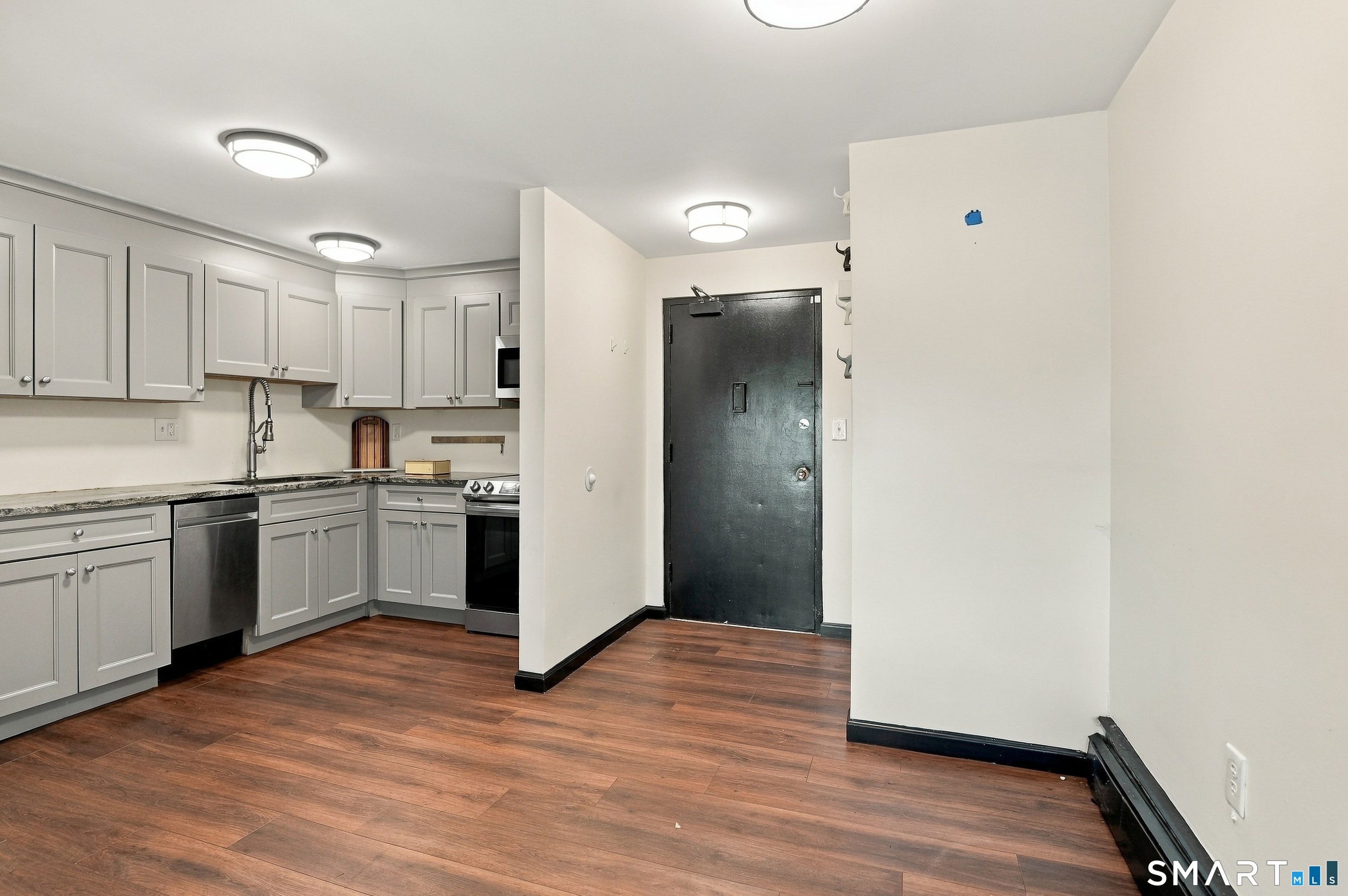 108 Oakwood Avenue T4