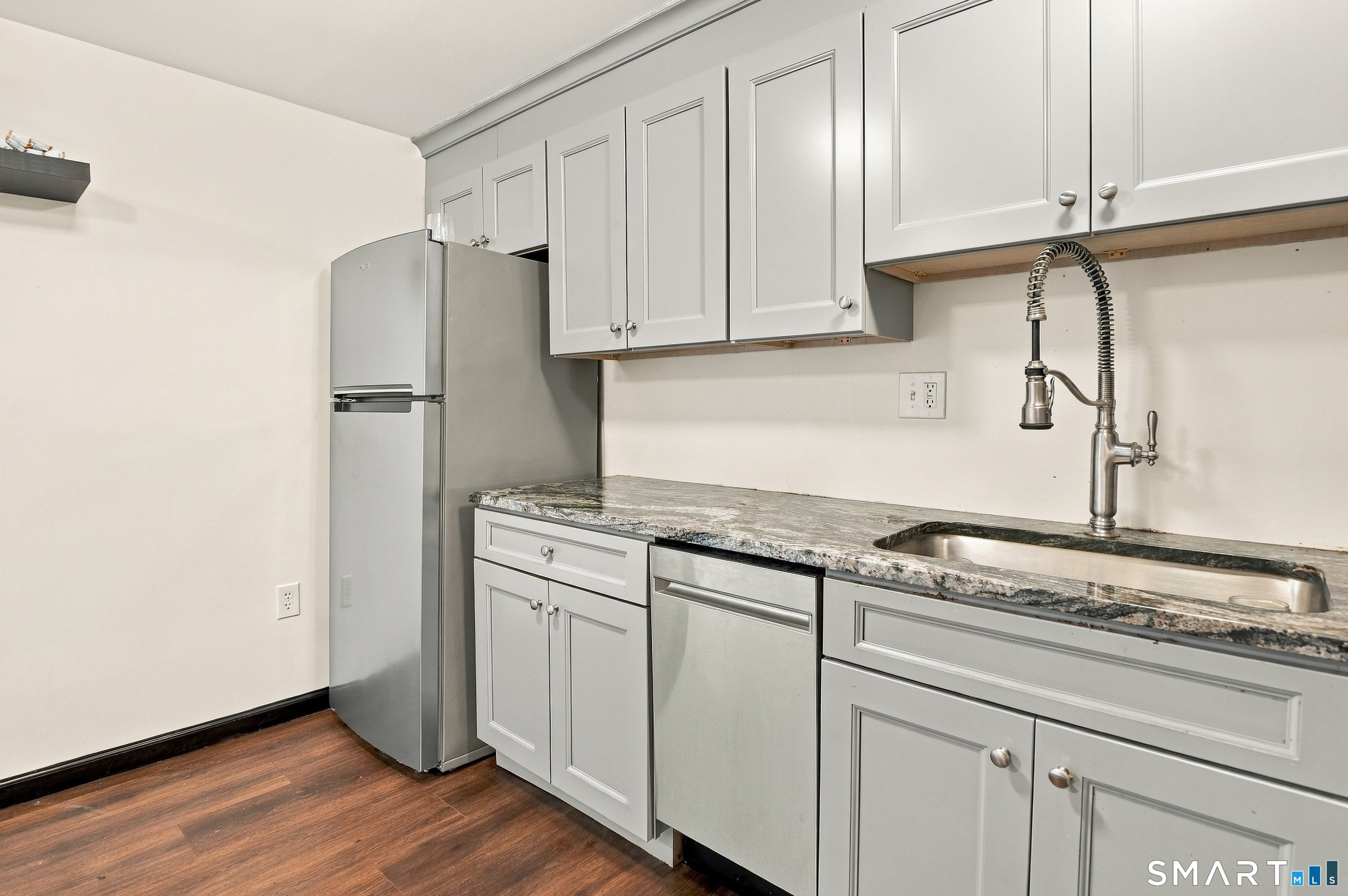 108 Oakwood Avenue T4