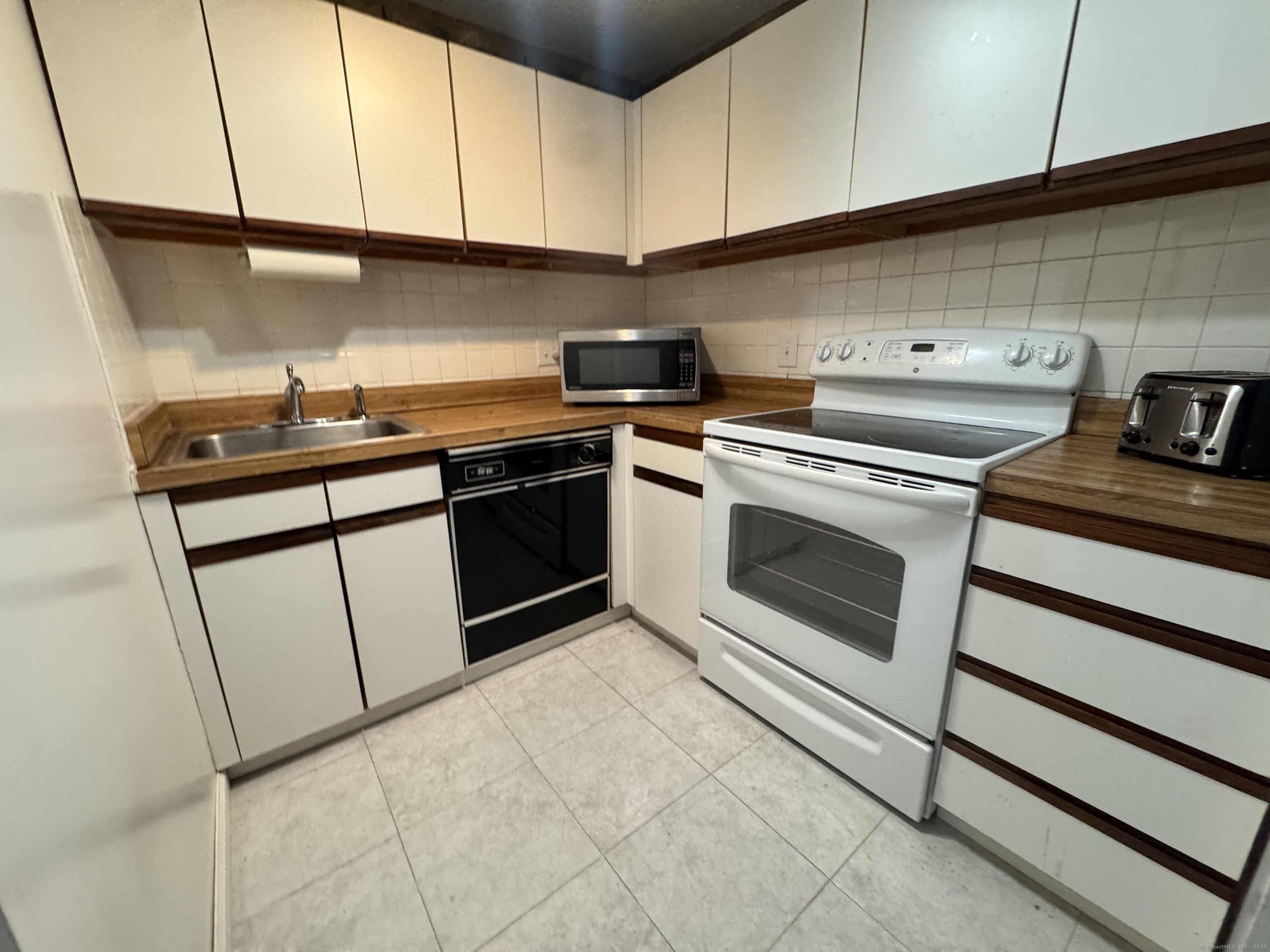 264 Burgundy Hill Lane #264, Middletown, Connecticut image 6