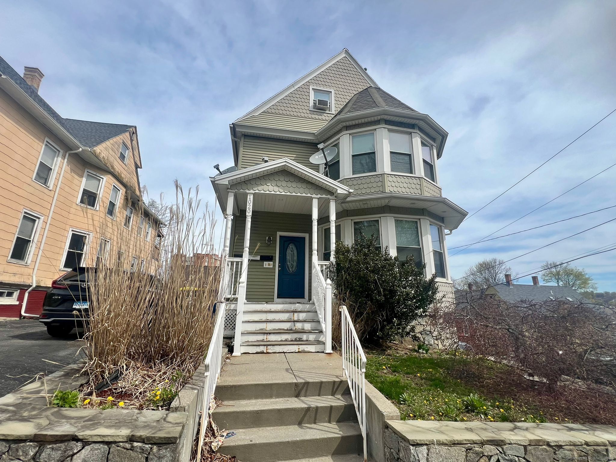 Main Street, Waterbury, Connecticut - 2 Bedrooms  
1 Bathrooms  
15 Rooms - 