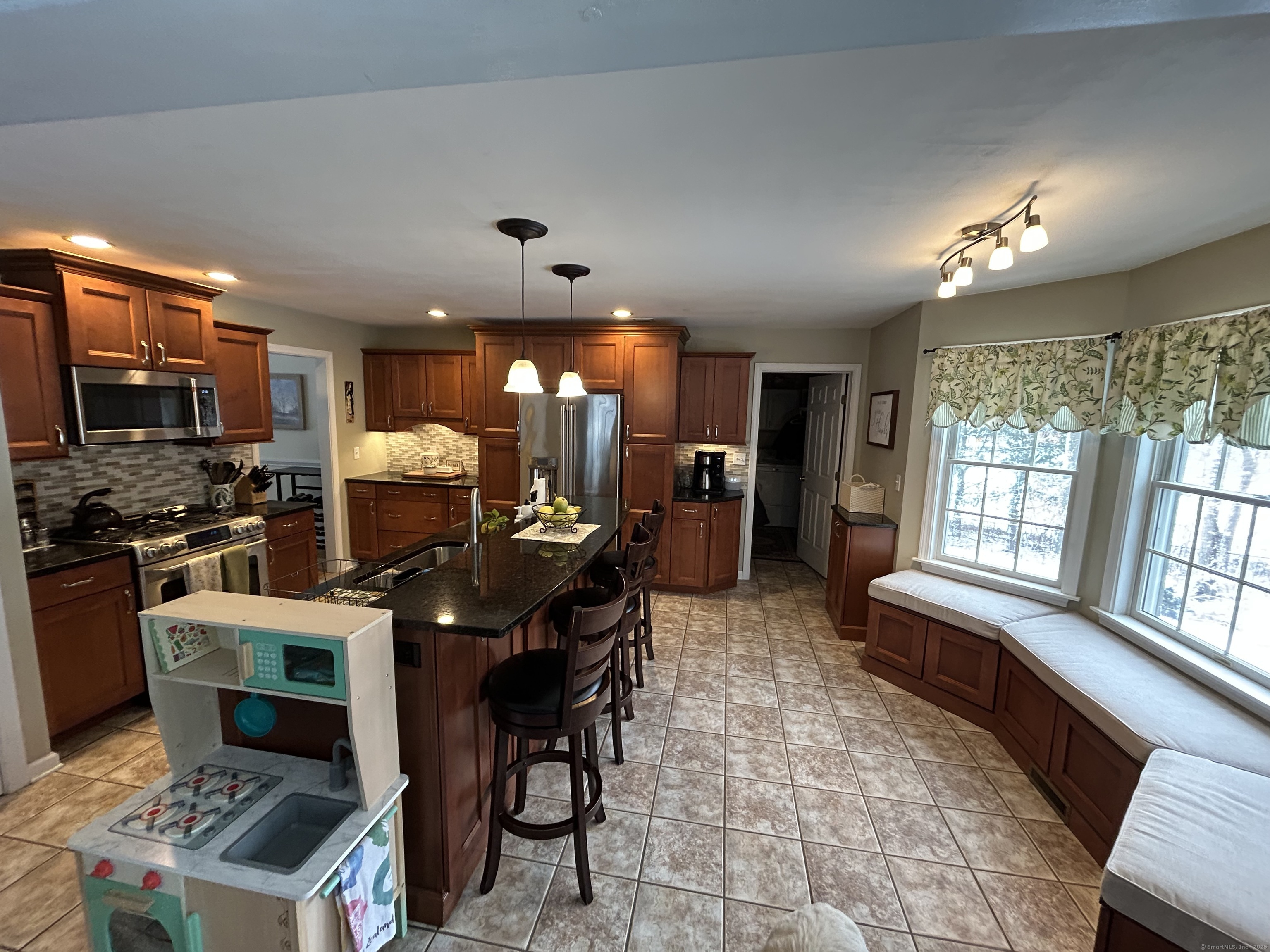 16 N Ridge Drive, Cromwell, Connecticut image 7