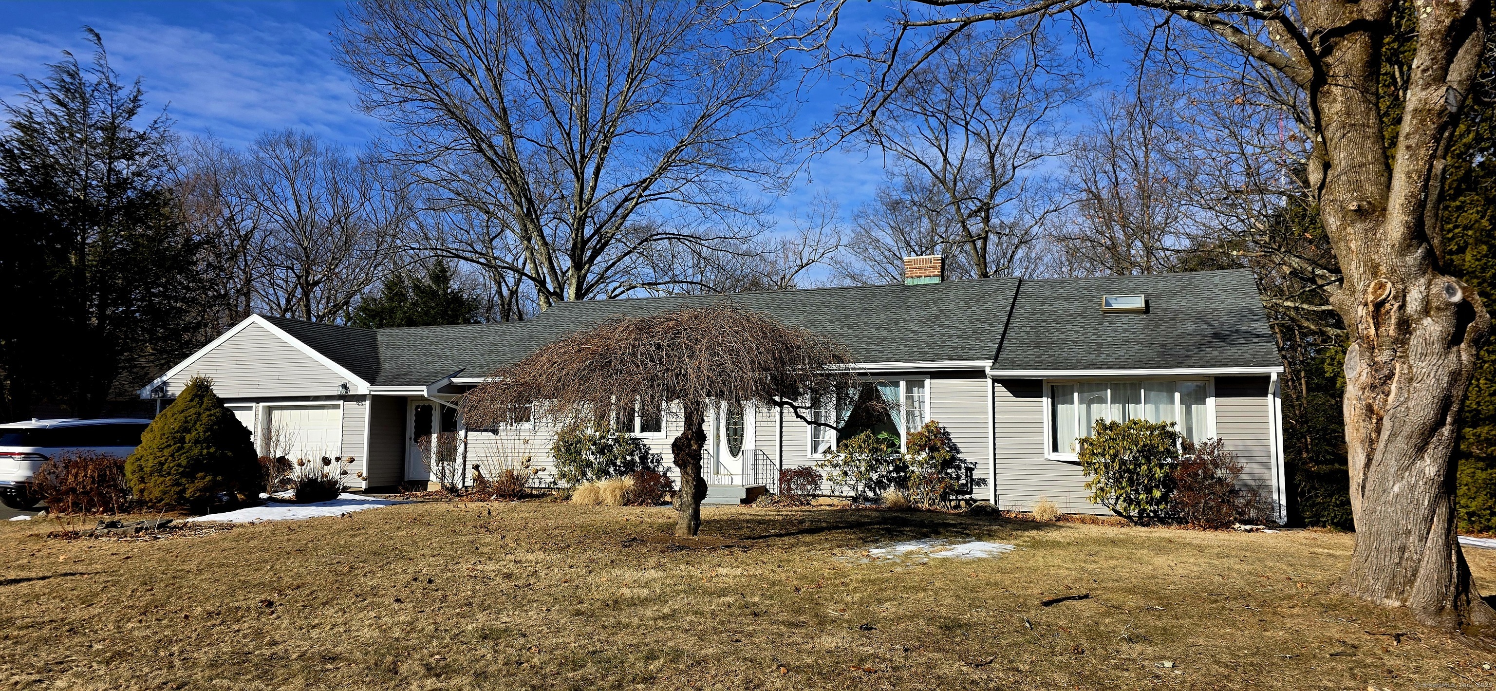 Petemont Drive, Farmington, Connecticut - 3 Bedrooms  
2 Bathrooms  
6 Rooms - 