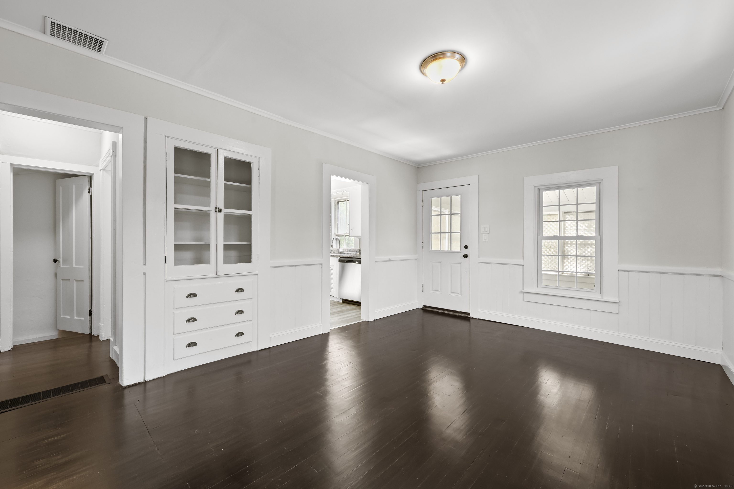 Meriden, Connecticut 06451, United States, 3 Bedrooms Bedrooms, ,1 BathroomBathrooms,Residential,Pending,195307