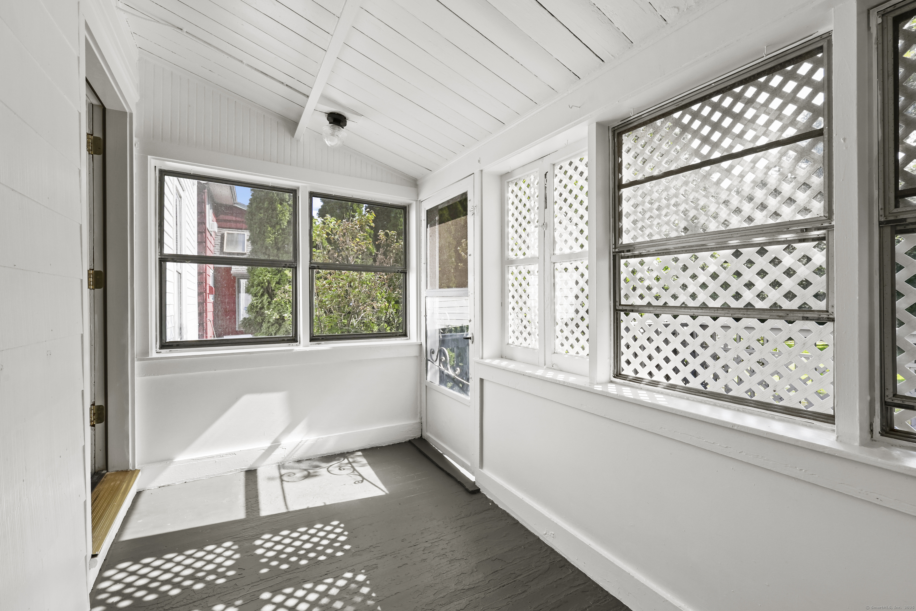 Meriden, Connecticut 06451, United States, 3 Bedrooms Bedrooms, ,1 BathroomBathrooms,Residential,Pending,195307