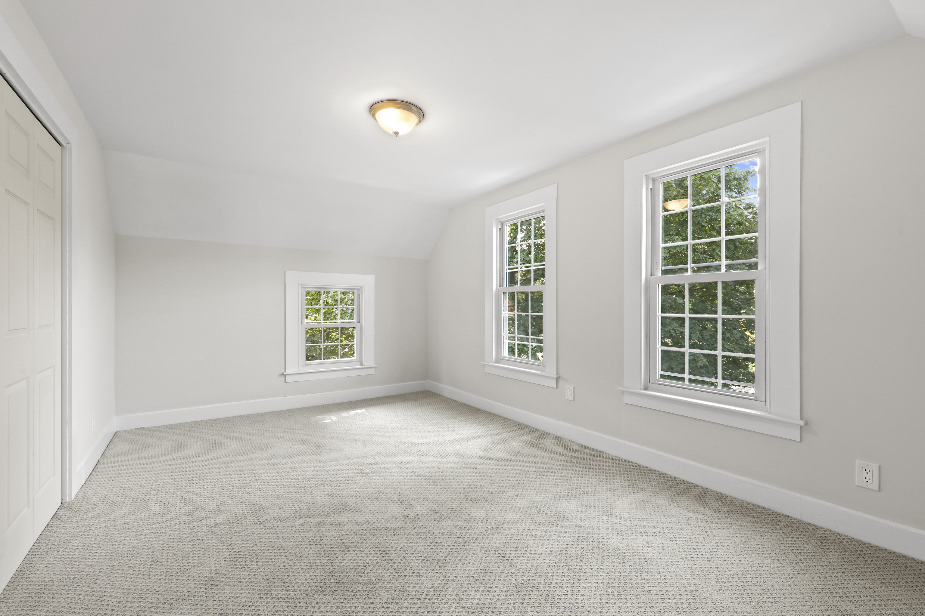 Meriden, Connecticut 06451, United States, 3 Bedrooms Bedrooms, ,1 BathroomBathrooms,Residential,Pending,195307