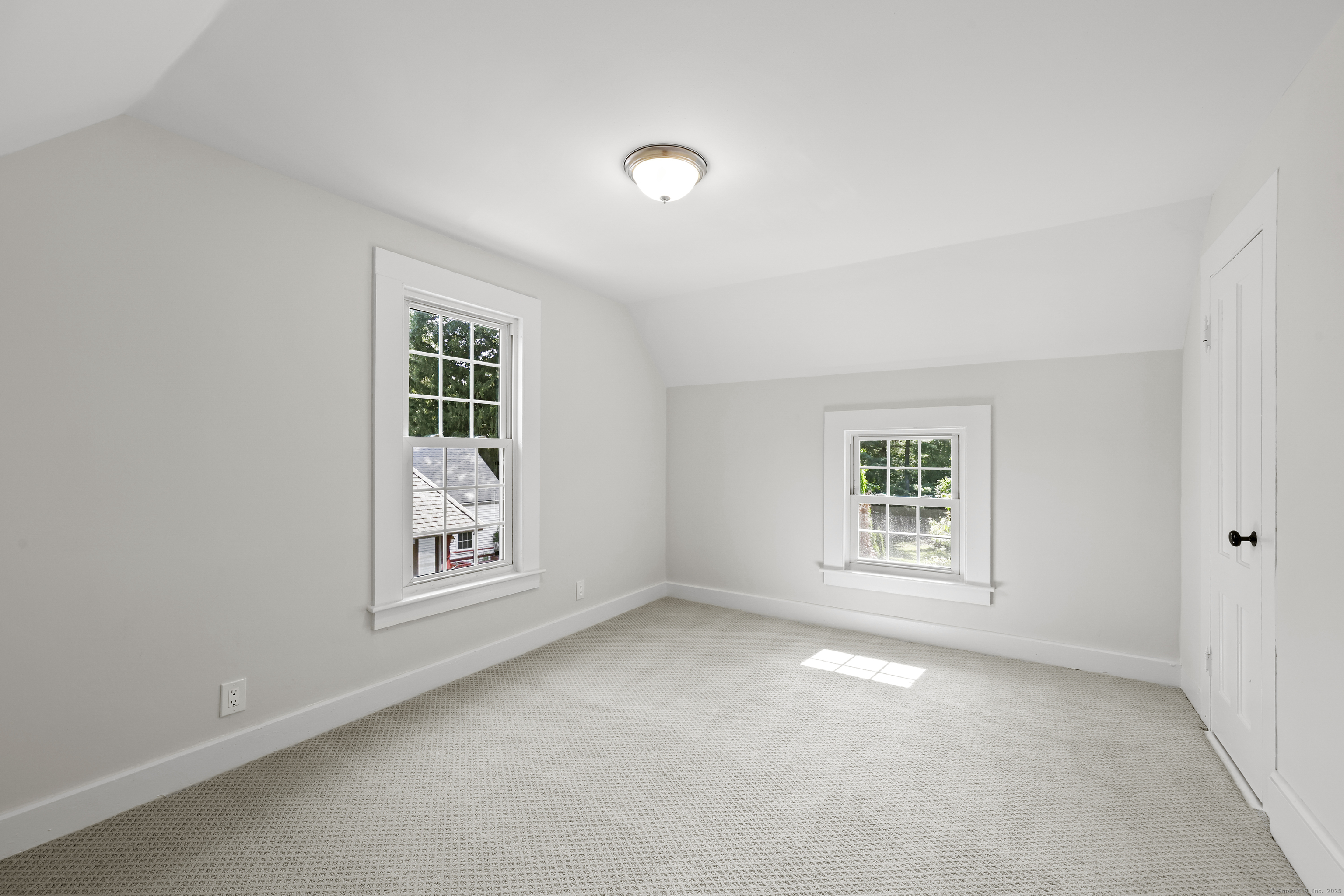 Meriden, Connecticut 06451, United States, 3 Bedrooms Bedrooms, ,1 BathroomBathrooms,Residential,Pending,195307