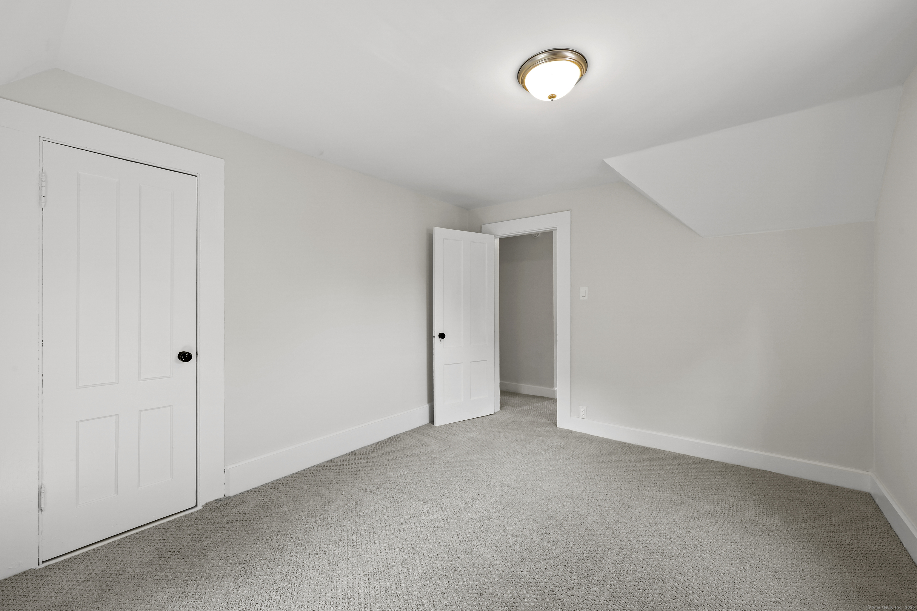 Meriden, Connecticut 06451, United States, 3 Bedrooms Bedrooms, ,1 BathroomBathrooms,Residential,Pending,195307