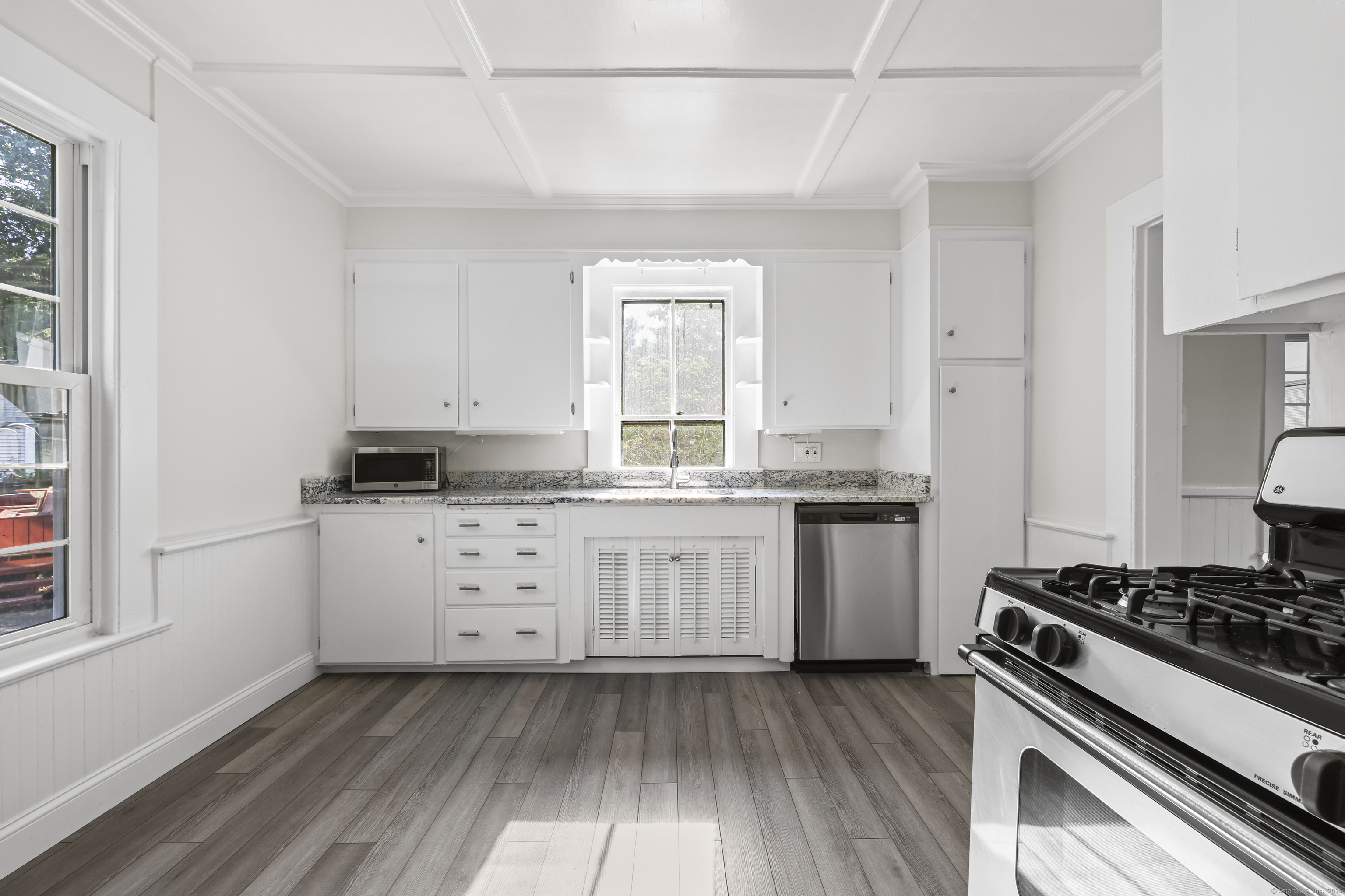 Meriden, Connecticut 06451, United States, 3 Bedrooms Bedrooms, ,1 BathroomBathrooms,Residential,Pending,195307