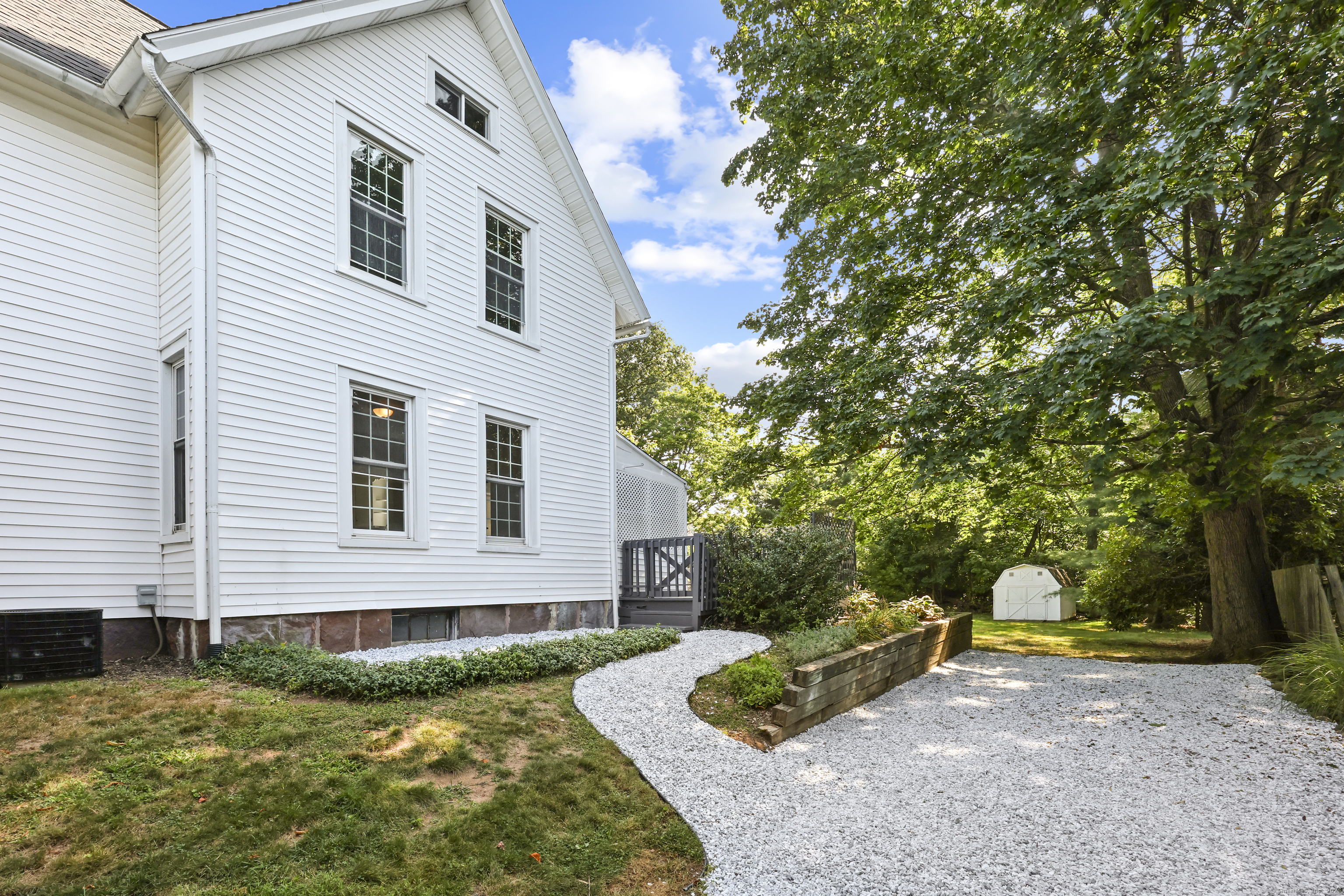 Meriden, Connecticut 06451, United States, 3 Bedrooms Bedrooms, ,1 BathroomBathrooms,Residential,Pending,195307