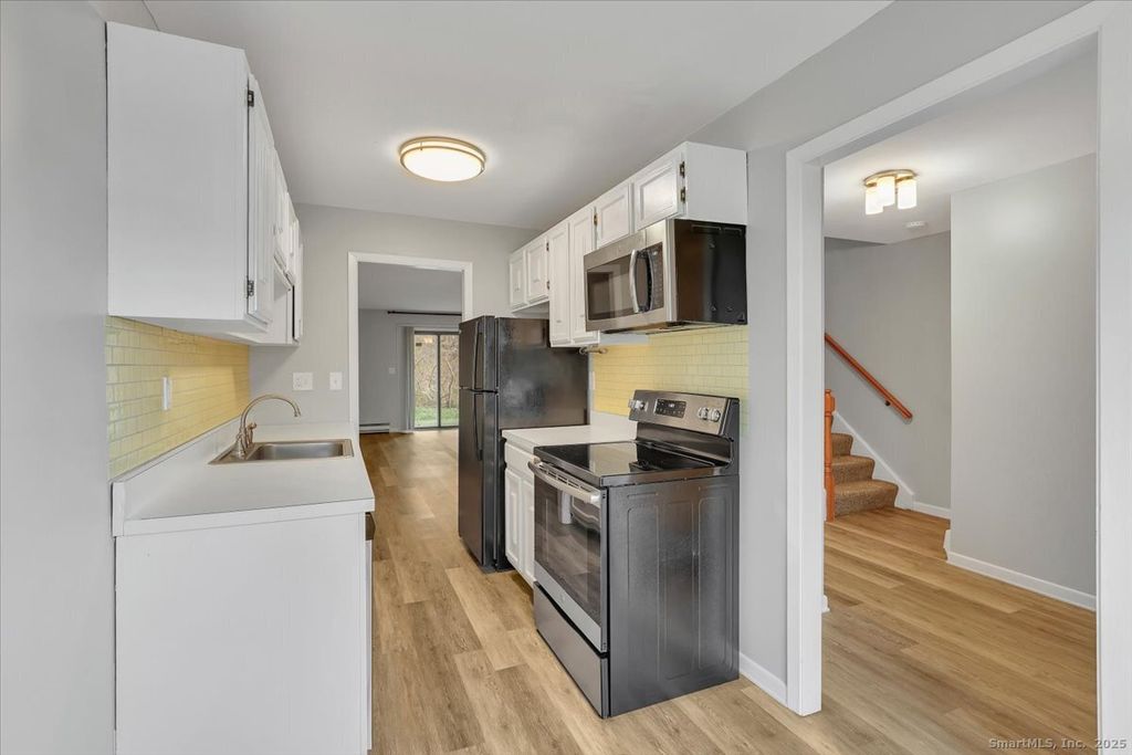 Photo of 10 Briar Court #10, Cromwell, CT 06416 (MLS # 24143829)