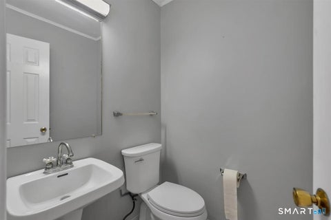 Tiny photo for 205 Oakland Street #B, Manchester, CT 06042 (MLS # 24196596)