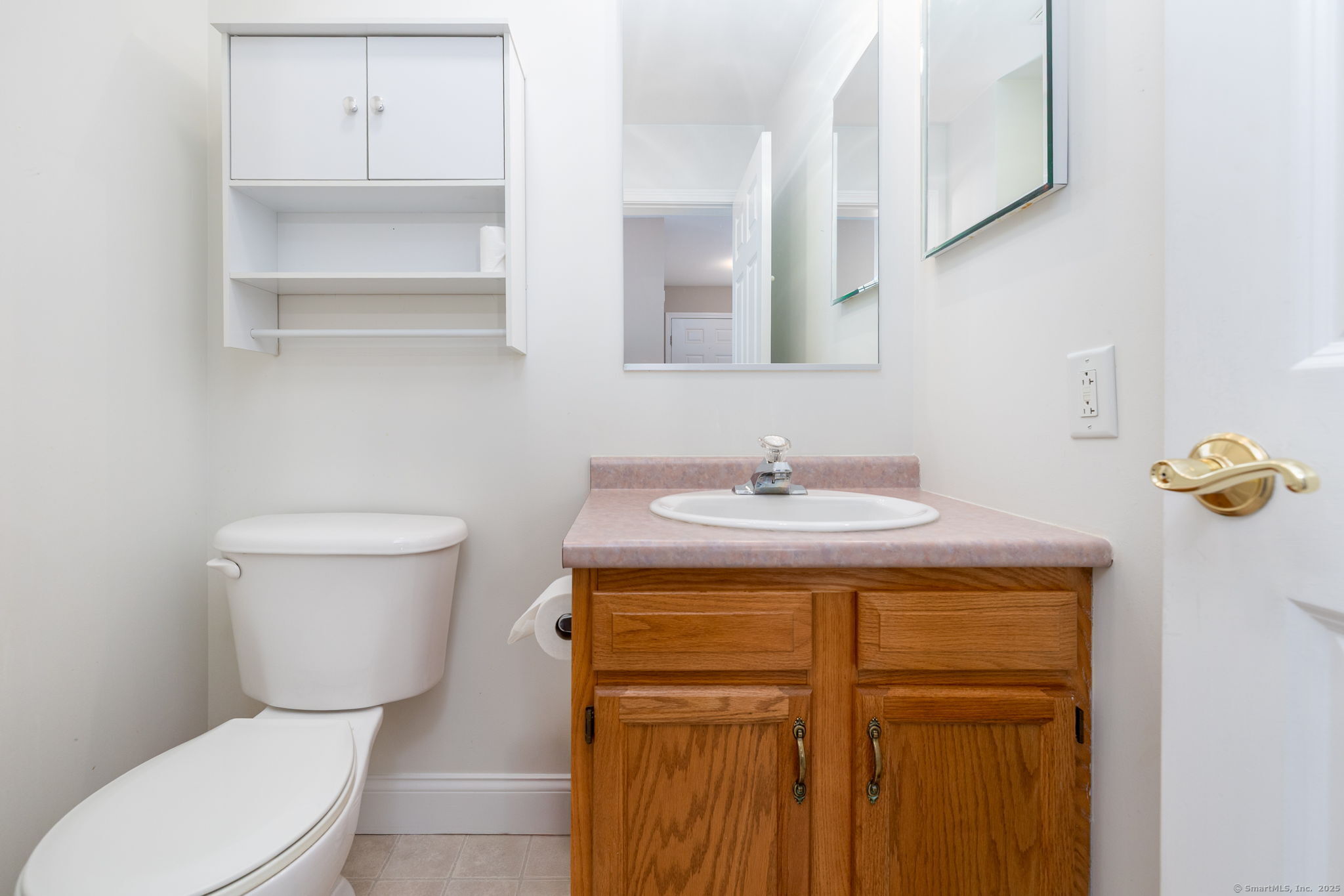 Portland, Connecticut 06480, United States, 2 Bedrooms Bedrooms, ,2 BathroomsBathrooms,Residential,Pending,388