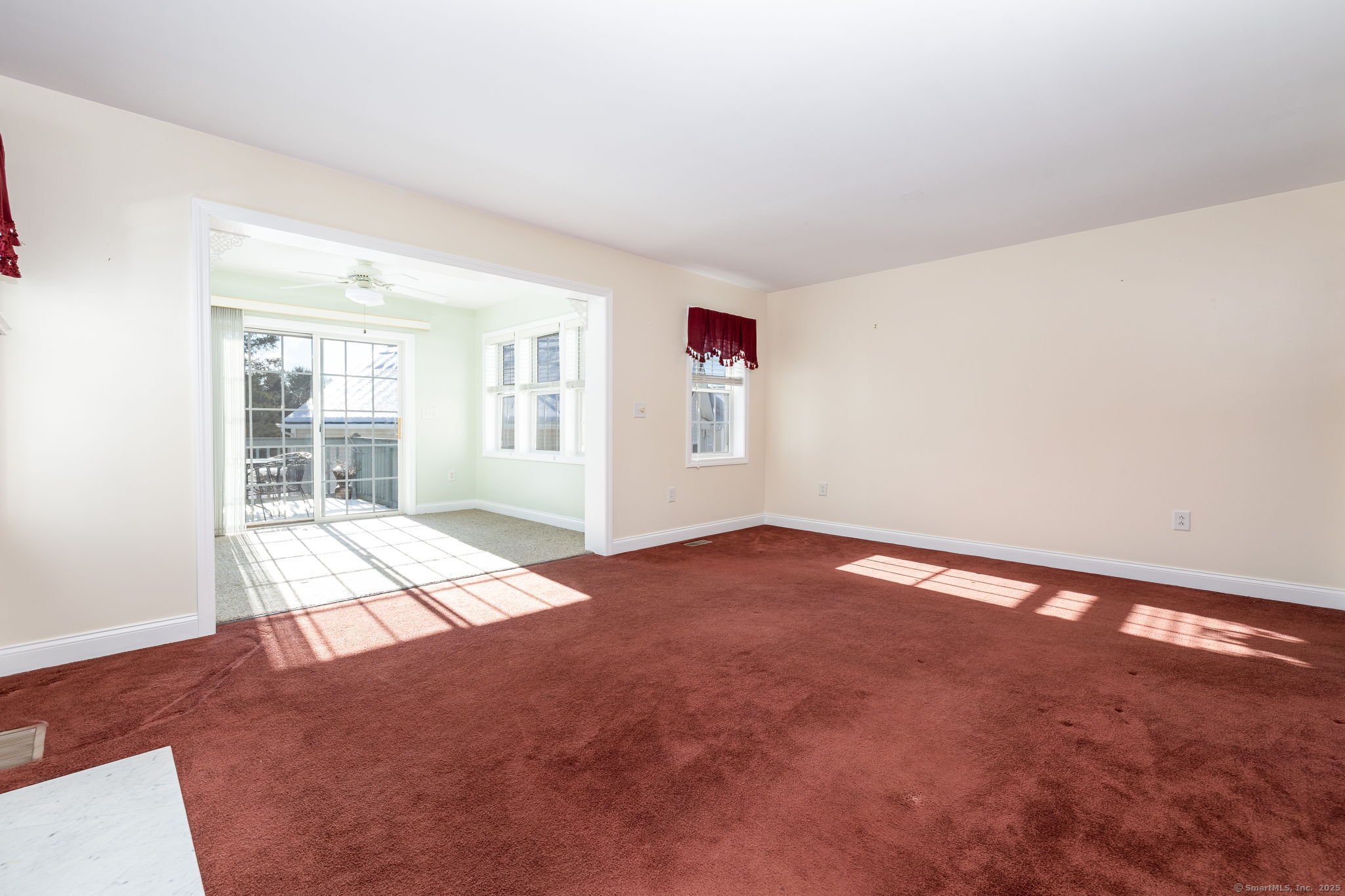 Portland, Connecticut 06480, United States, 2 Bedrooms Bedrooms, ,2 BathroomsBathrooms,Residential,Pending,388