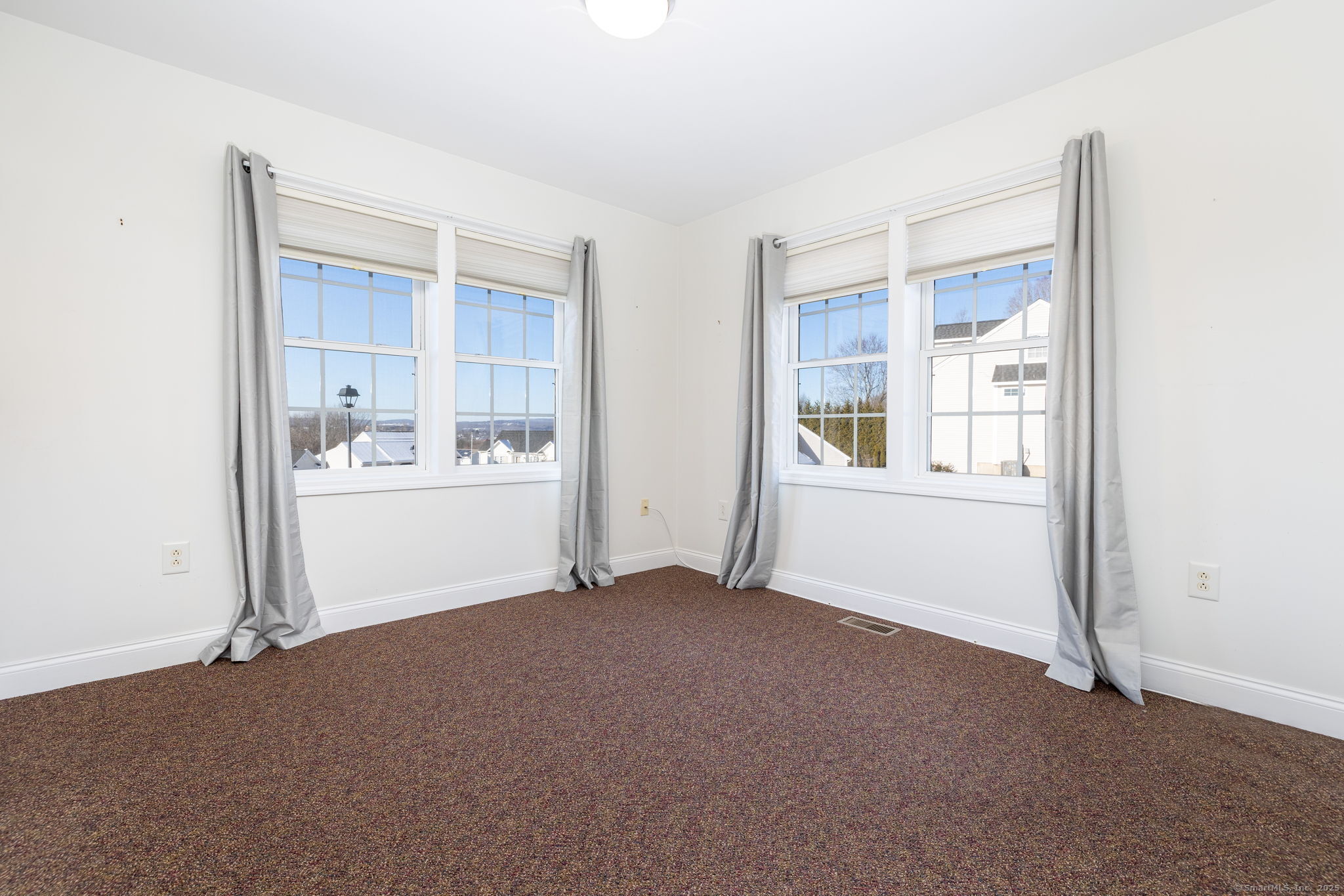 Portland, Connecticut 06480, United States, 2 Bedrooms Bedrooms, ,2 BathroomsBathrooms,Residential,Pending,388