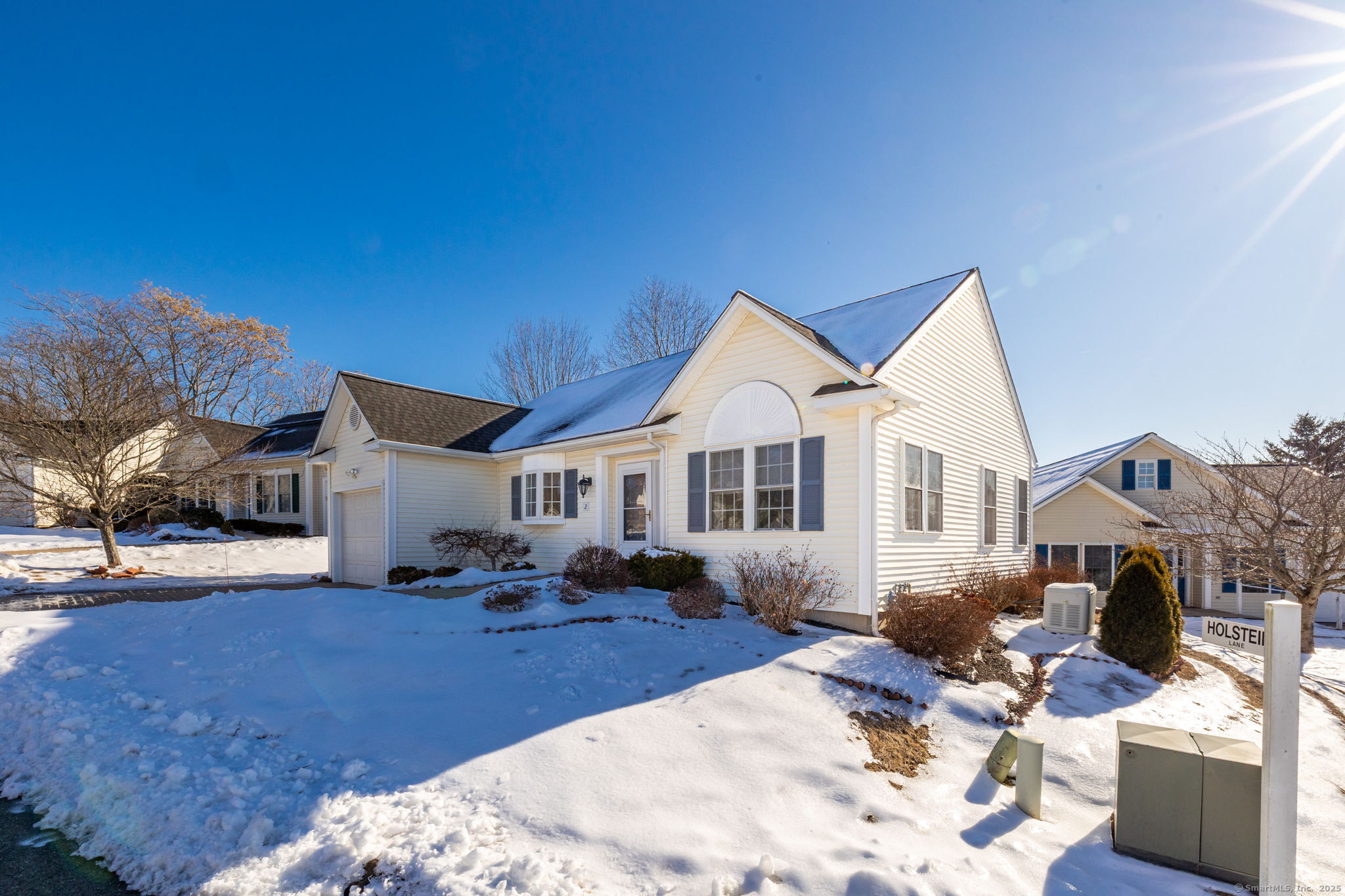 Portland, Connecticut 06480, United States, 2 Bedrooms Bedrooms, ,2 BathroomsBathrooms,Residential,Pending,388