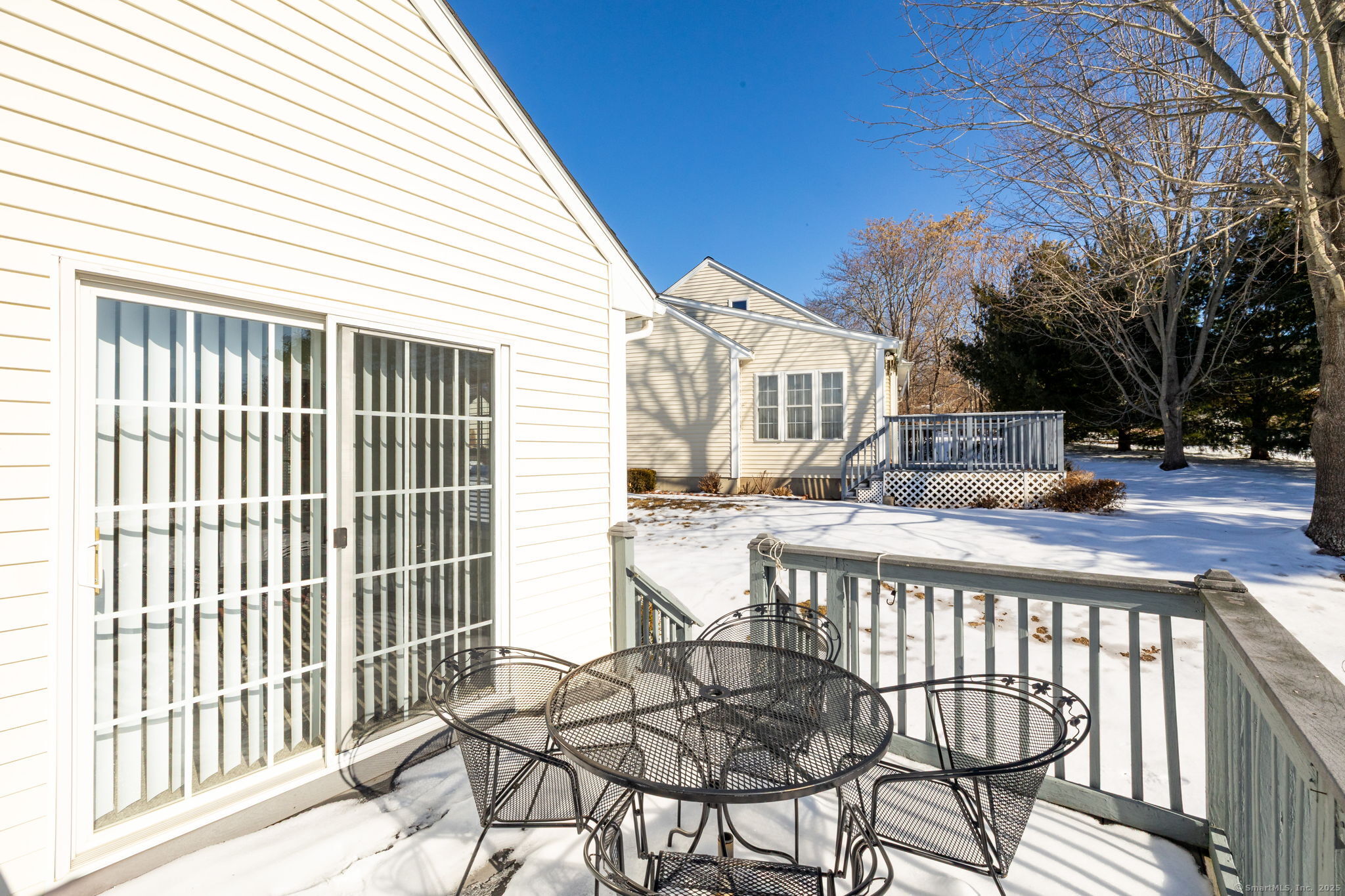 Portland, Connecticut 06480, United States, 2 Bedrooms Bedrooms, ,2 BathroomsBathrooms,Residential,Pending,388