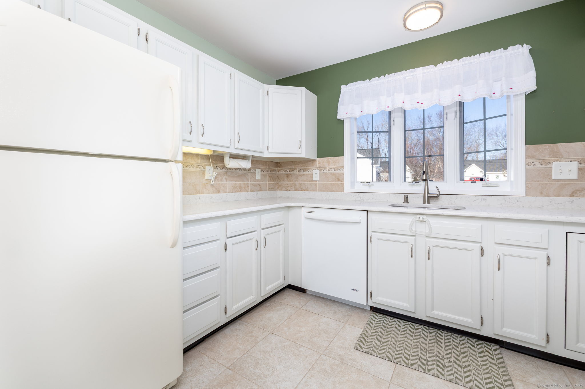 Portland, Connecticut 06480, United States, 2 Bedrooms Bedrooms, ,2 BathroomsBathrooms,Residential,Pending,388