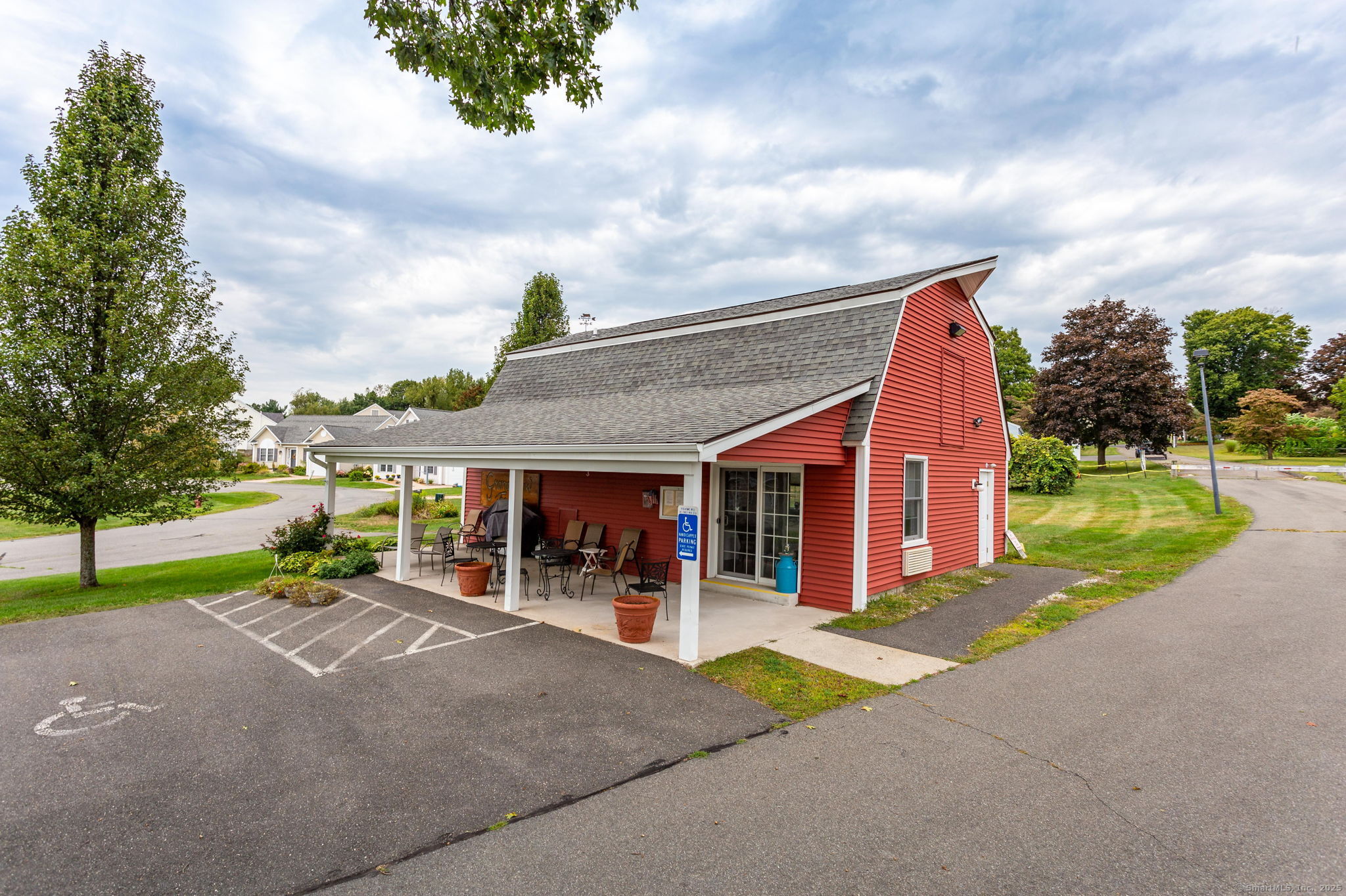 Portland, Connecticut 06480, United States, 2 Bedrooms Bedrooms, ,2 BathroomsBathrooms,Residential,Pending,388