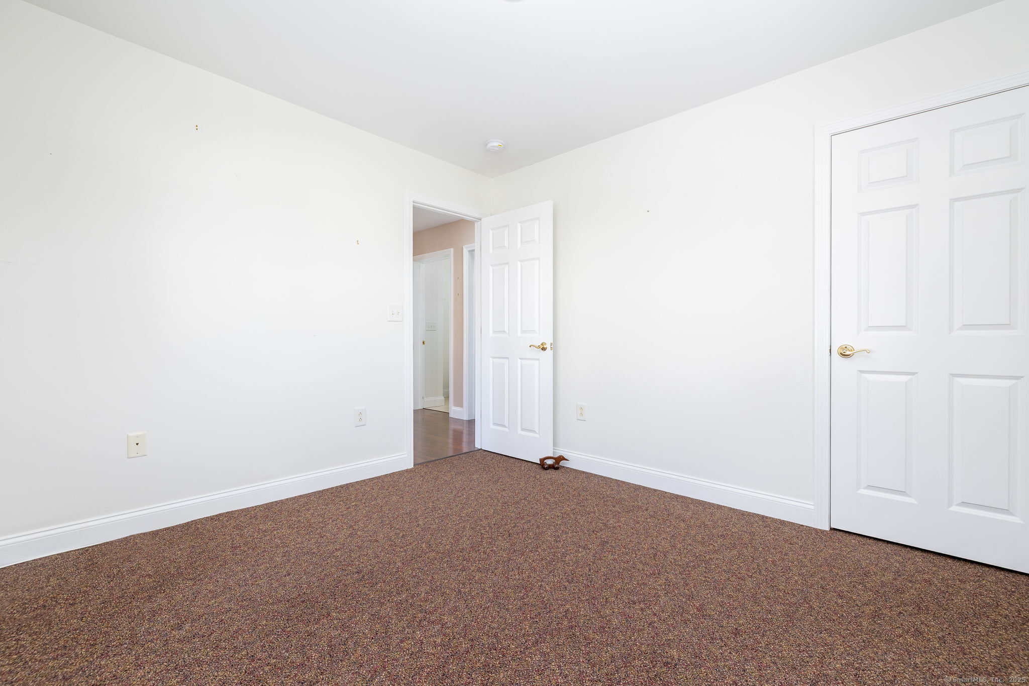 Portland, Connecticut 06480, United States, 2 Bedrooms Bedrooms, ,2 BathroomsBathrooms,Residential,Pending,388