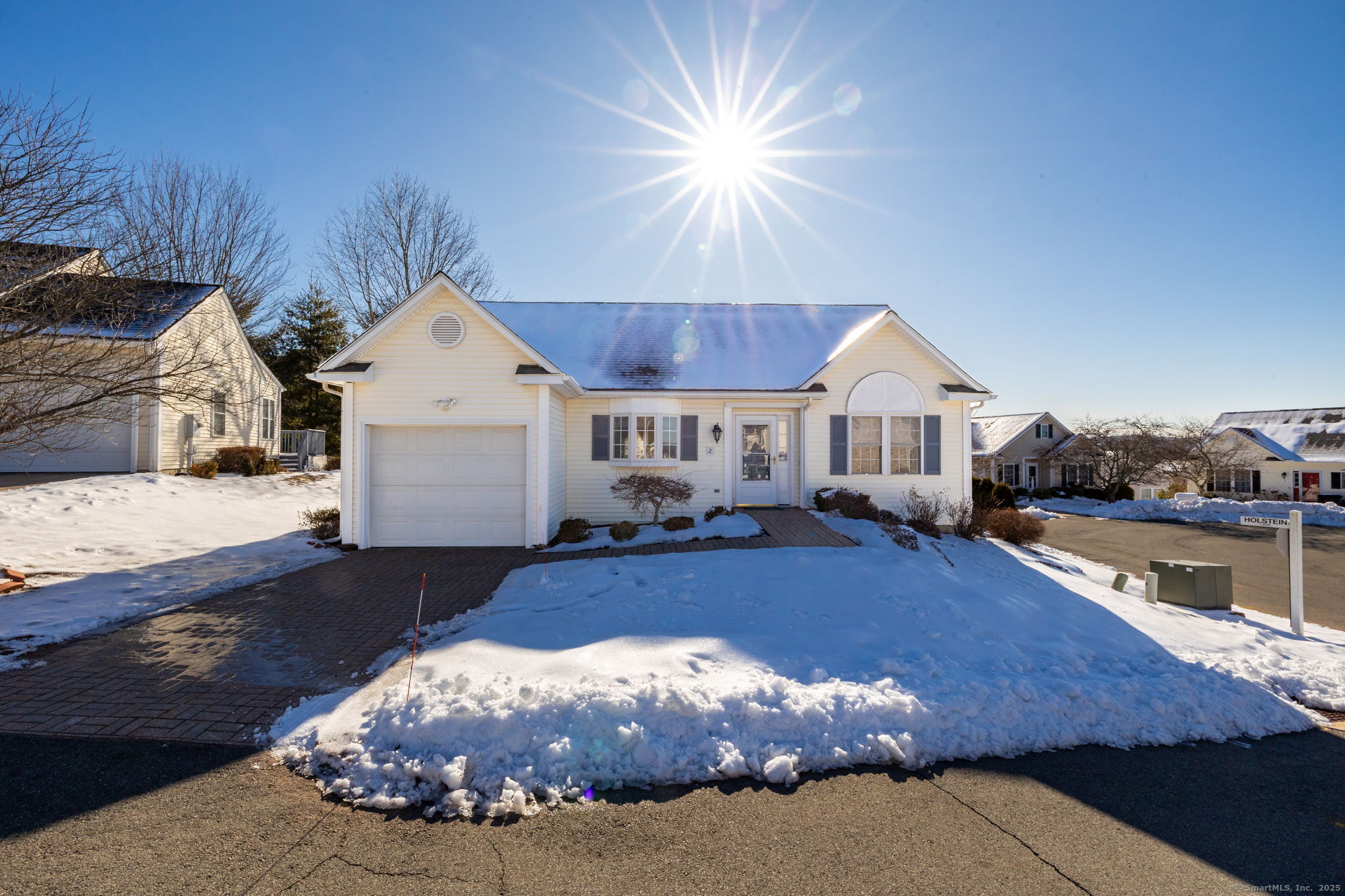 Portland, Connecticut 06480, United States, 2 Bedrooms Bedrooms, ,2 BathroomsBathrooms,Residential,Pending,388