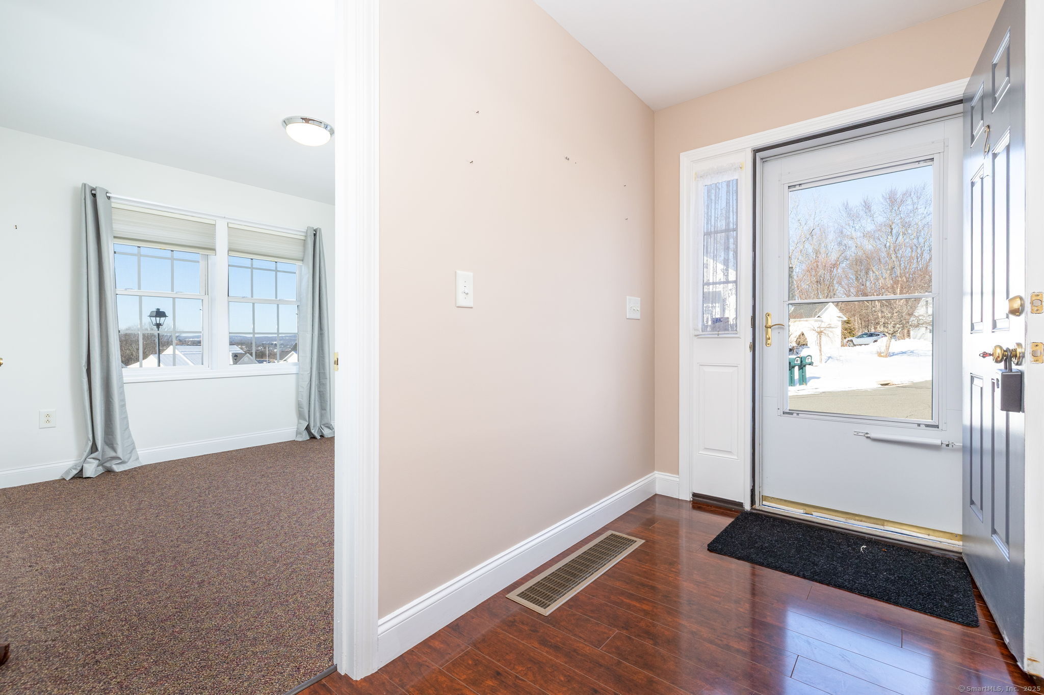 Portland, Connecticut 06480, United States, 2 Bedrooms Bedrooms, ,2 BathroomsBathrooms,Residential,Pending,388