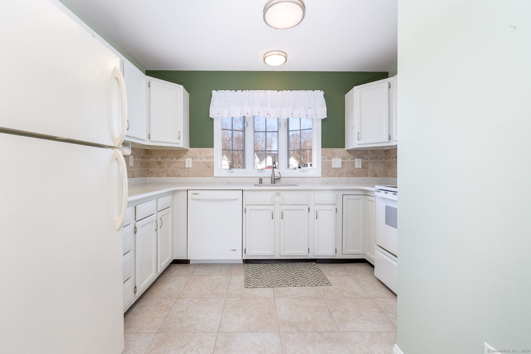 Portland, Connecticut 06480, United States, 2 Bedrooms Bedrooms, ,2 BathroomsBathrooms,Residential,Pending,388