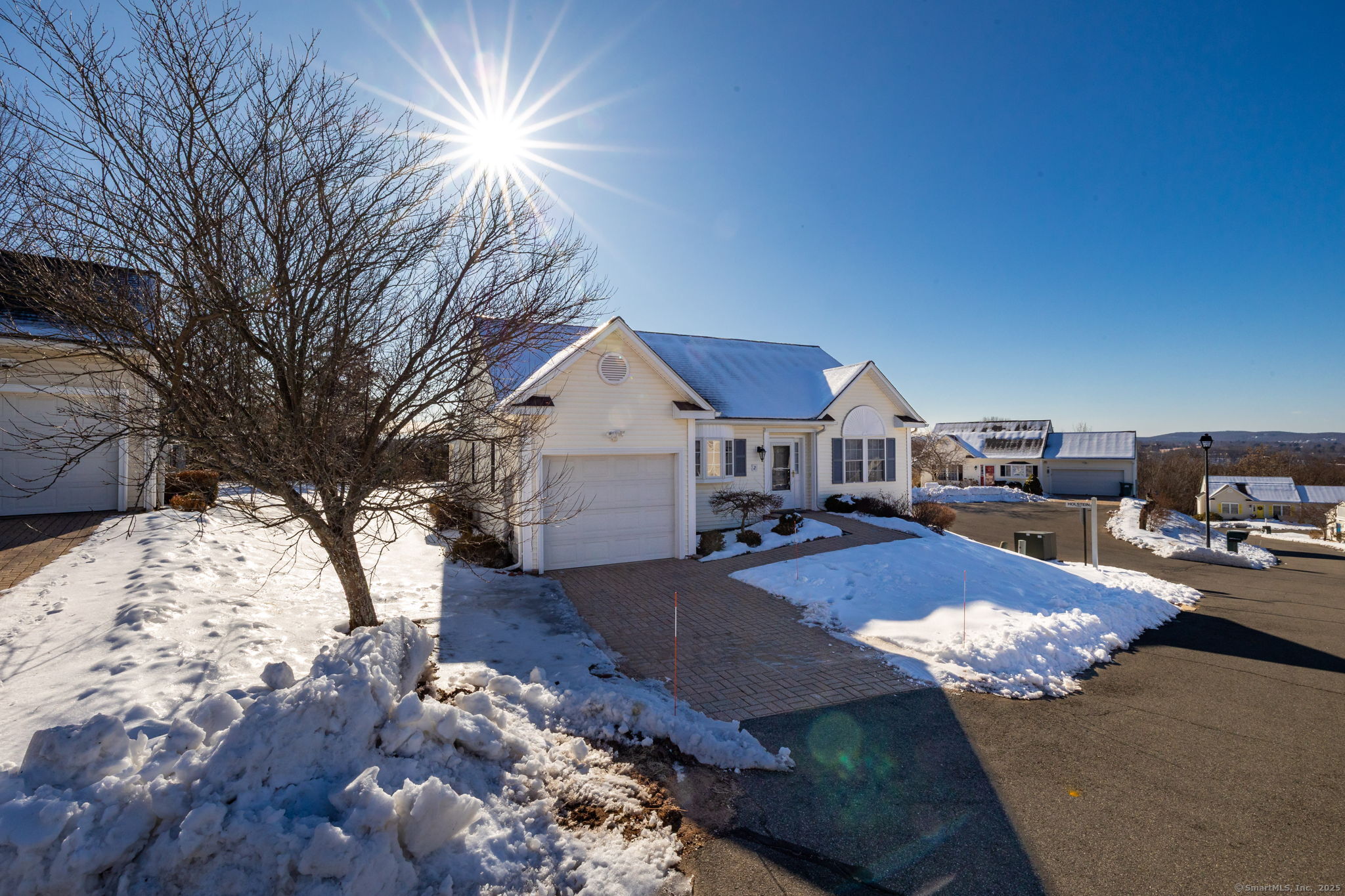 Portland, Connecticut 06480, United States, 2 Bedrooms Bedrooms, ,2 BathroomsBathrooms,Residential,Pending,388