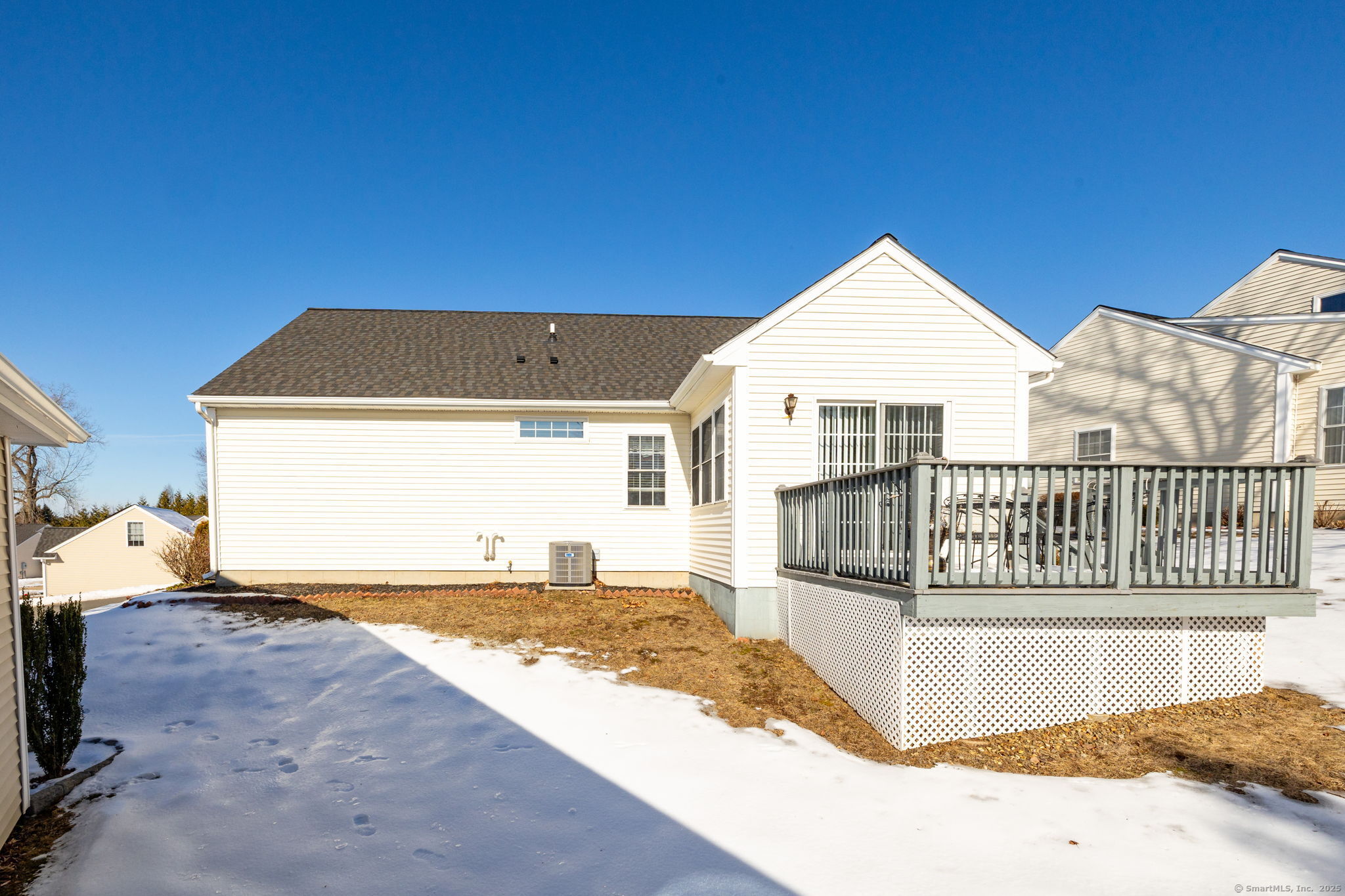 Portland, Connecticut 06480, United States, 2 Bedrooms Bedrooms, ,2 BathroomsBathrooms,Residential,Pending,388