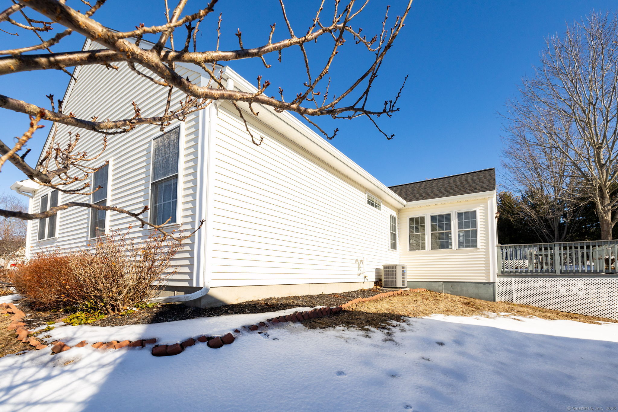 Portland, Connecticut 06480, United States, 2 Bedrooms Bedrooms, ,2 BathroomsBathrooms,Residential,Pending,388