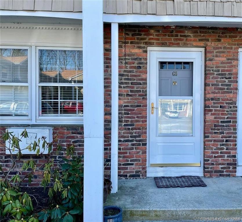 116 Commerce Street 5, Clinton, Connecticut - 2 Bedrooms  
2 Bathrooms  
4 Rooms - 