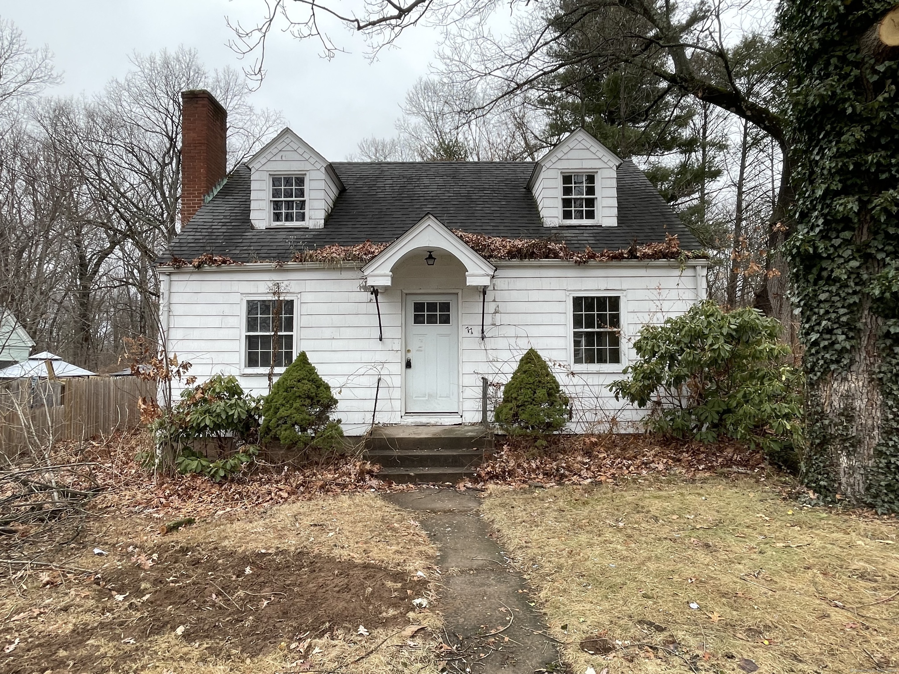 Hemlock Street, Manchester, Connecticut - 3 Bedrooms  
2 Bathrooms  
5 Rooms - 