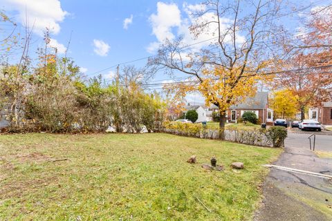 Tiny photo for 32 Huntington Avenue, New Haven, CT 06512 (MLS # 24142297)