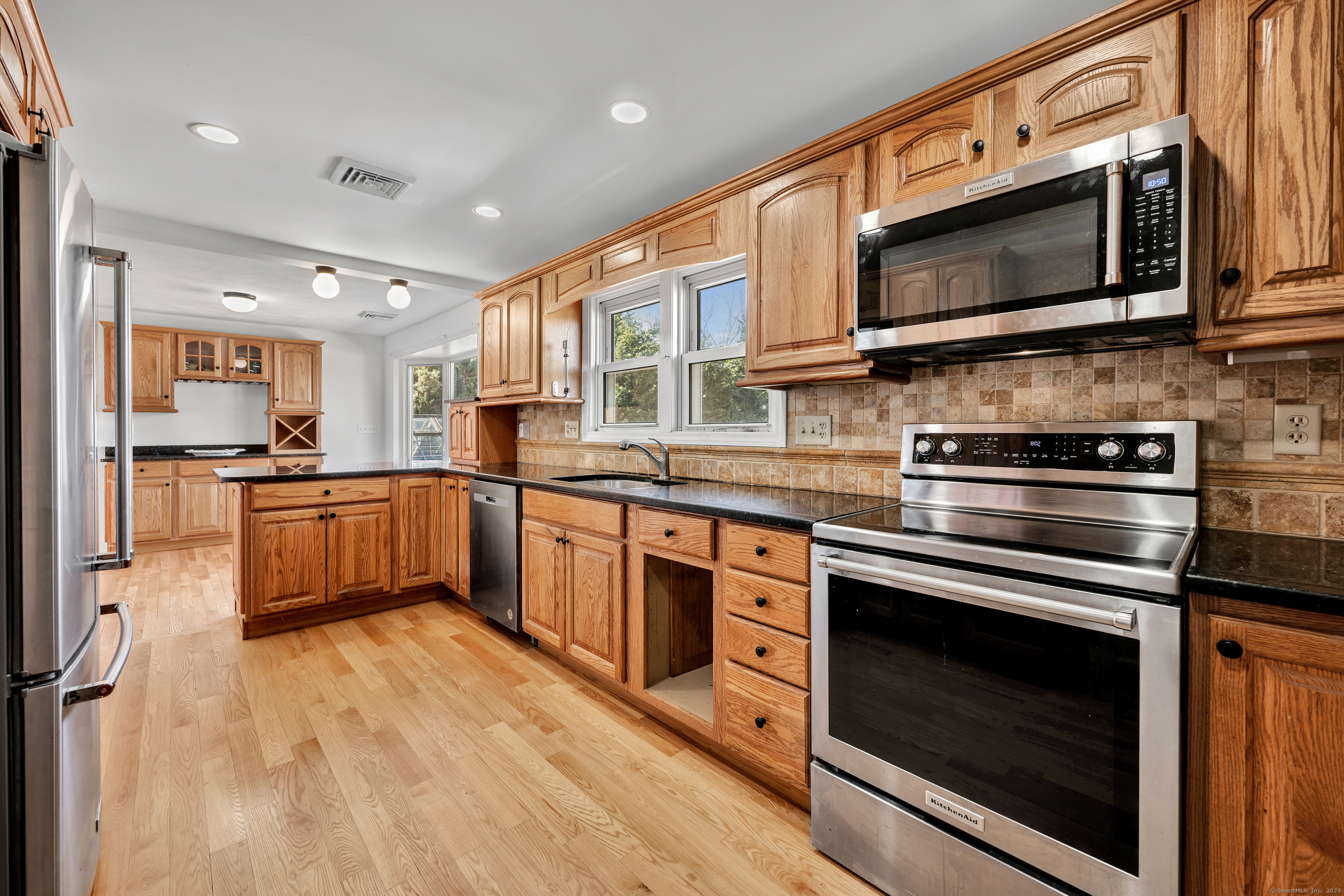 823 Murdock Avenue, Meriden, Connecticut image 2